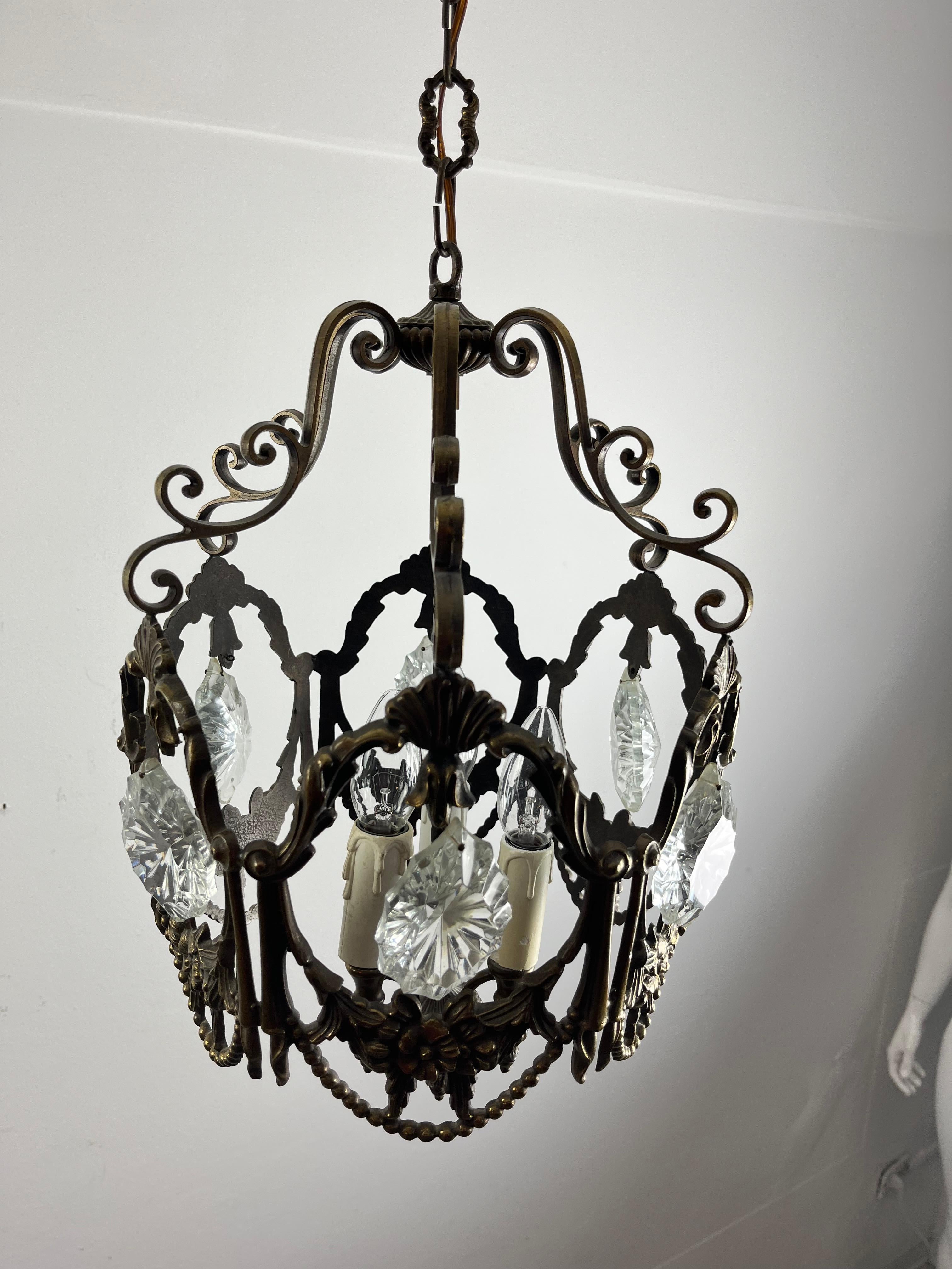 Mid-Century Bronze And Crystal Chandelier Attributed To Maison Baguès  1940s In Good Condition For Sale In Palermo, IT