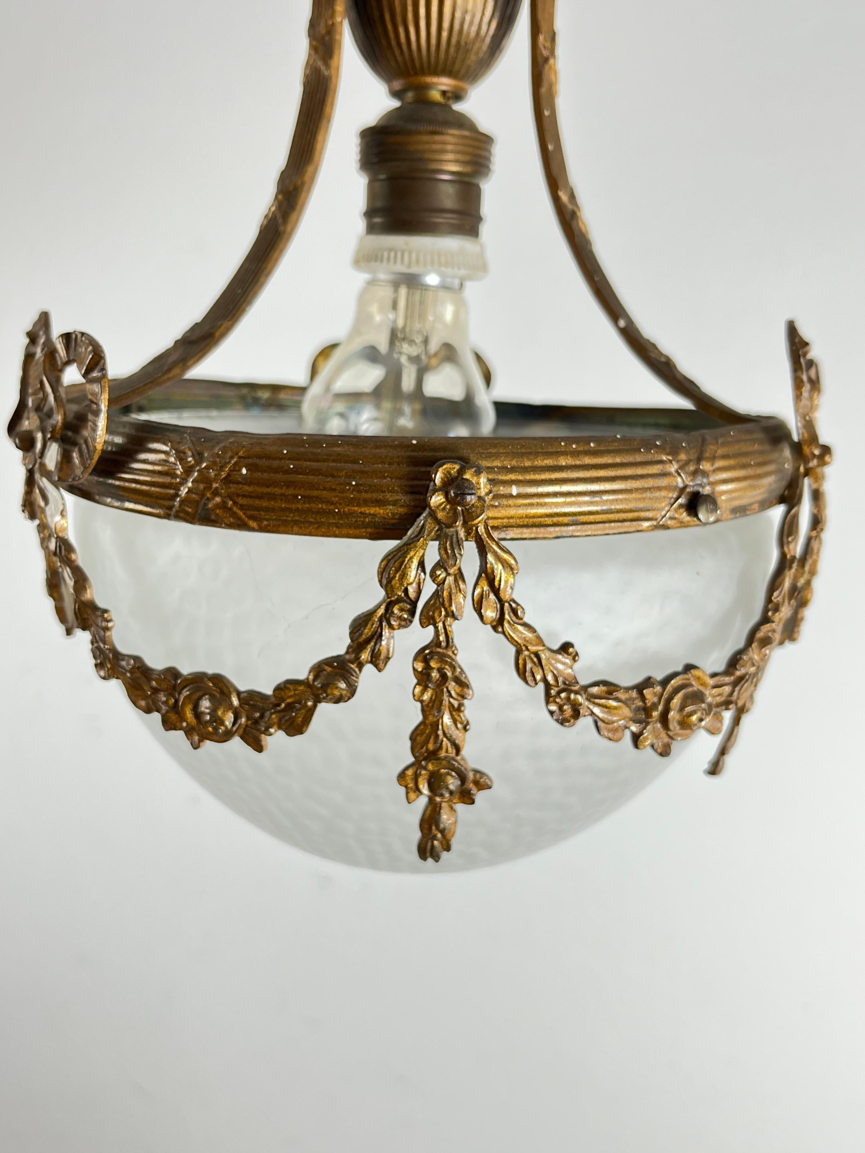 Mid-Century bronze and glass Empire style chandelier, 1950s
Found in a noble apartment.
Intact and functioning. E27 lamp.
Good condition, small signs of aging.