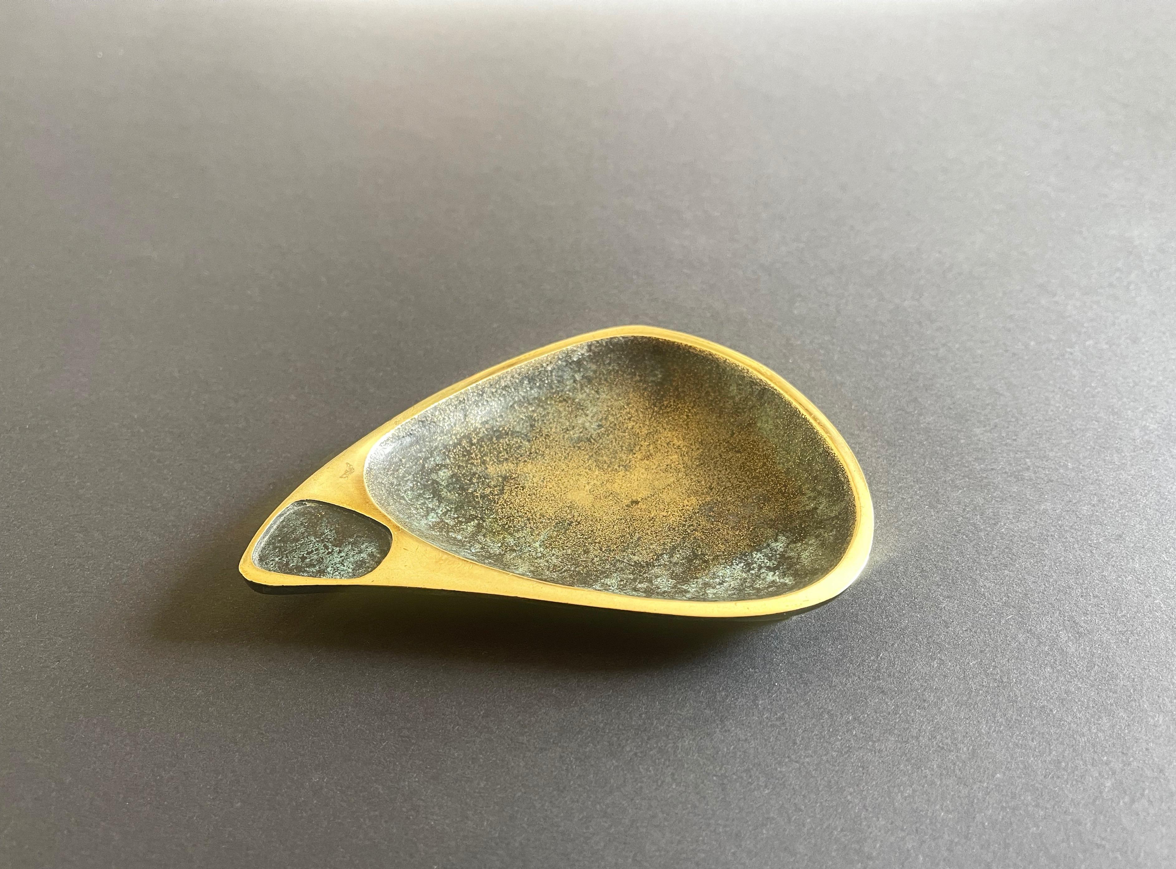 Autrichien Cendrier en bronze du milieu du siècle Walter Bosse attr., Vienne en vente