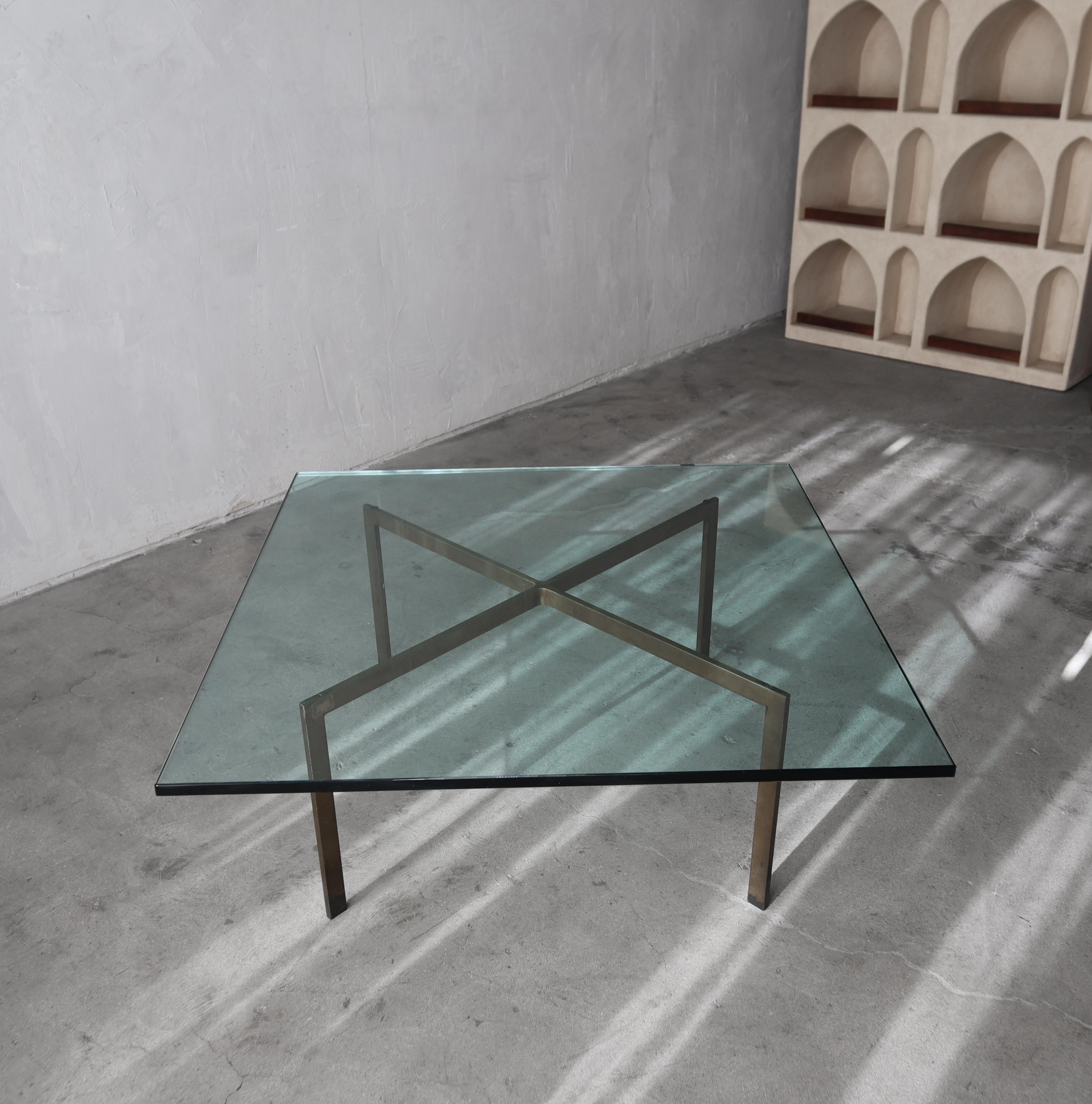 Mid-Century Modern Base de table basse en bronze de style barcelonais du milieu du siècle en vente