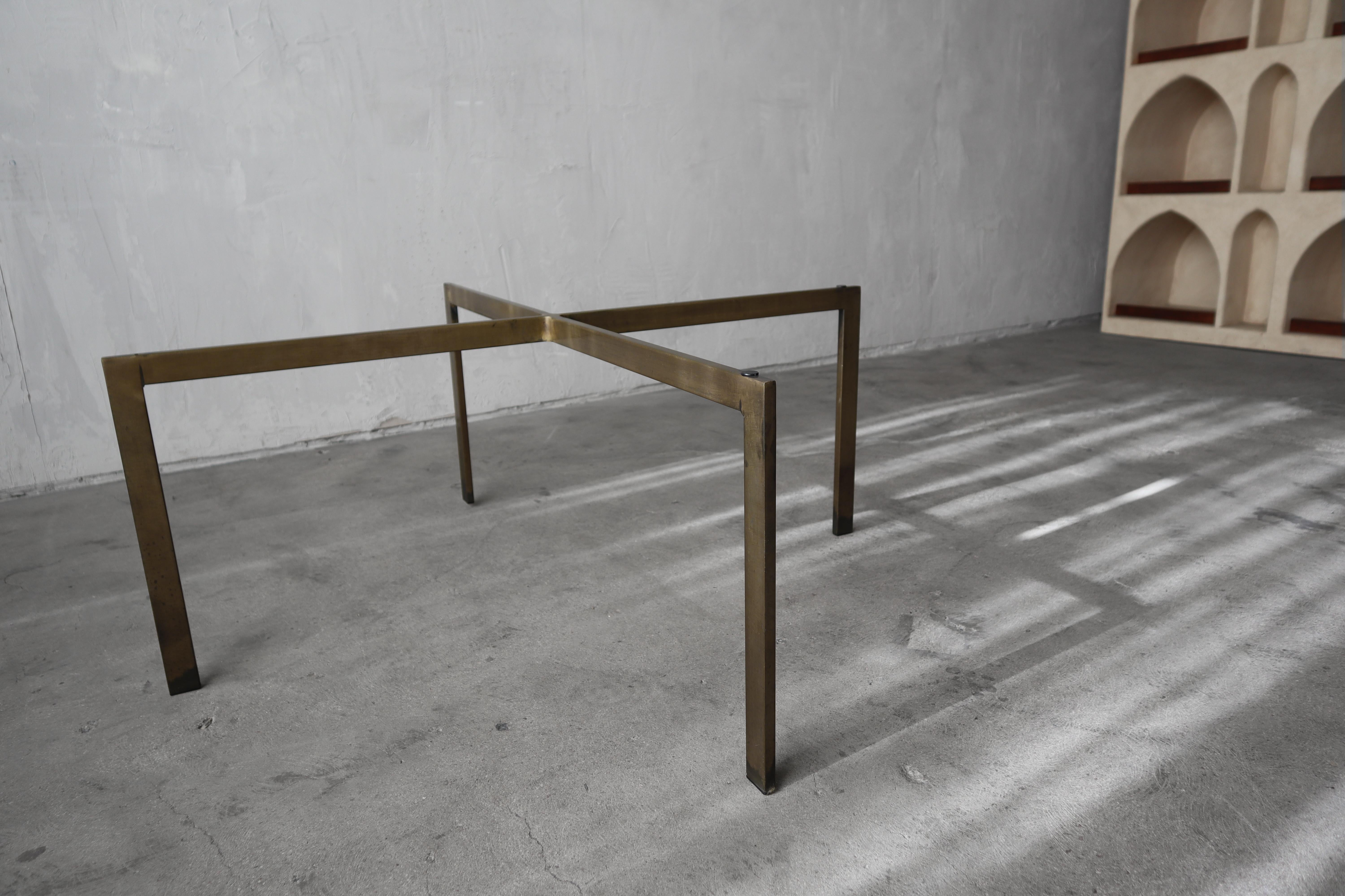 Base de table basse en bronze de style barcelonais du milieu du siècle en vente 1
