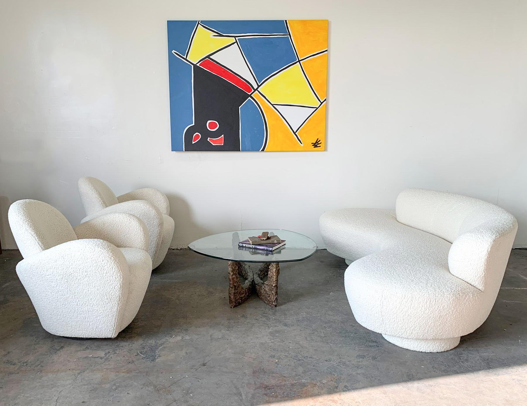 This cast metal coffee table is absolutely stunning! In the manner of Paul Evans, Daniel Gluck, or Silas Seandel, this brutalist coffee table features a forked bow-tie cast bronze base and is softened by its reuleaux triangle glass top.

This coffee