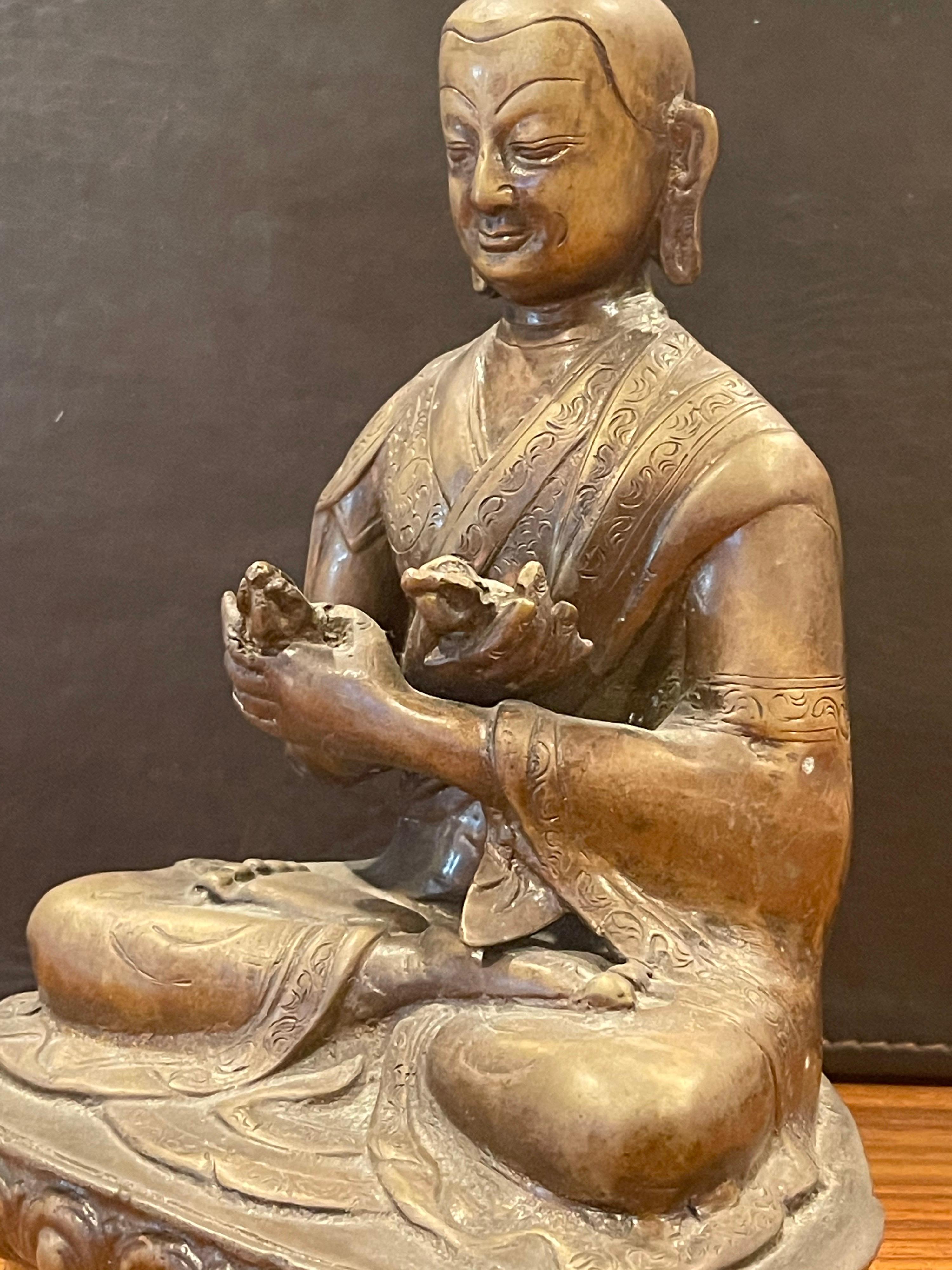 Mid-Century Modern Bouddha en bronze du milieu du siècle dernier en vente