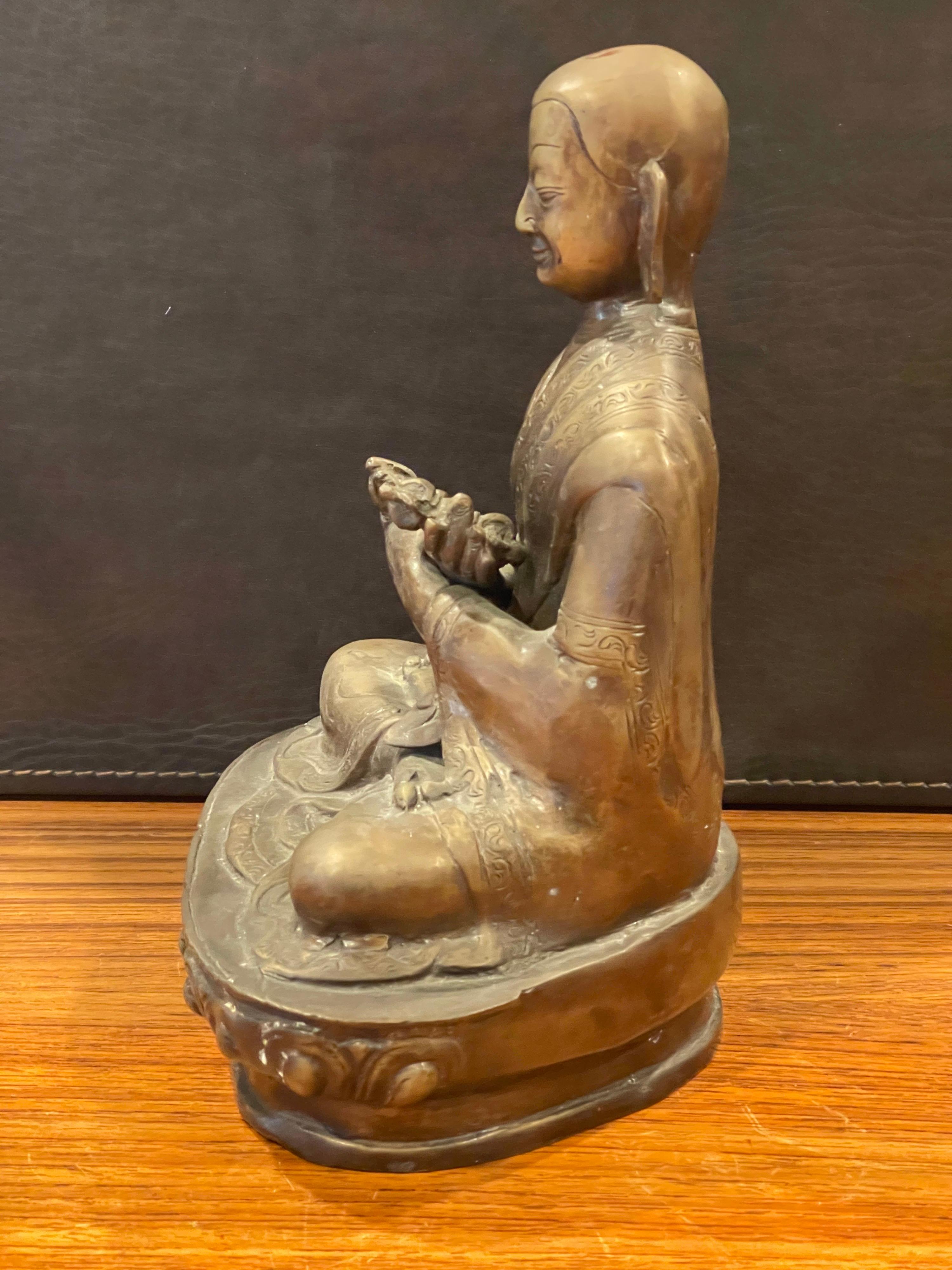 Bouddha en bronze du milieu du siècle dernier en vente 1