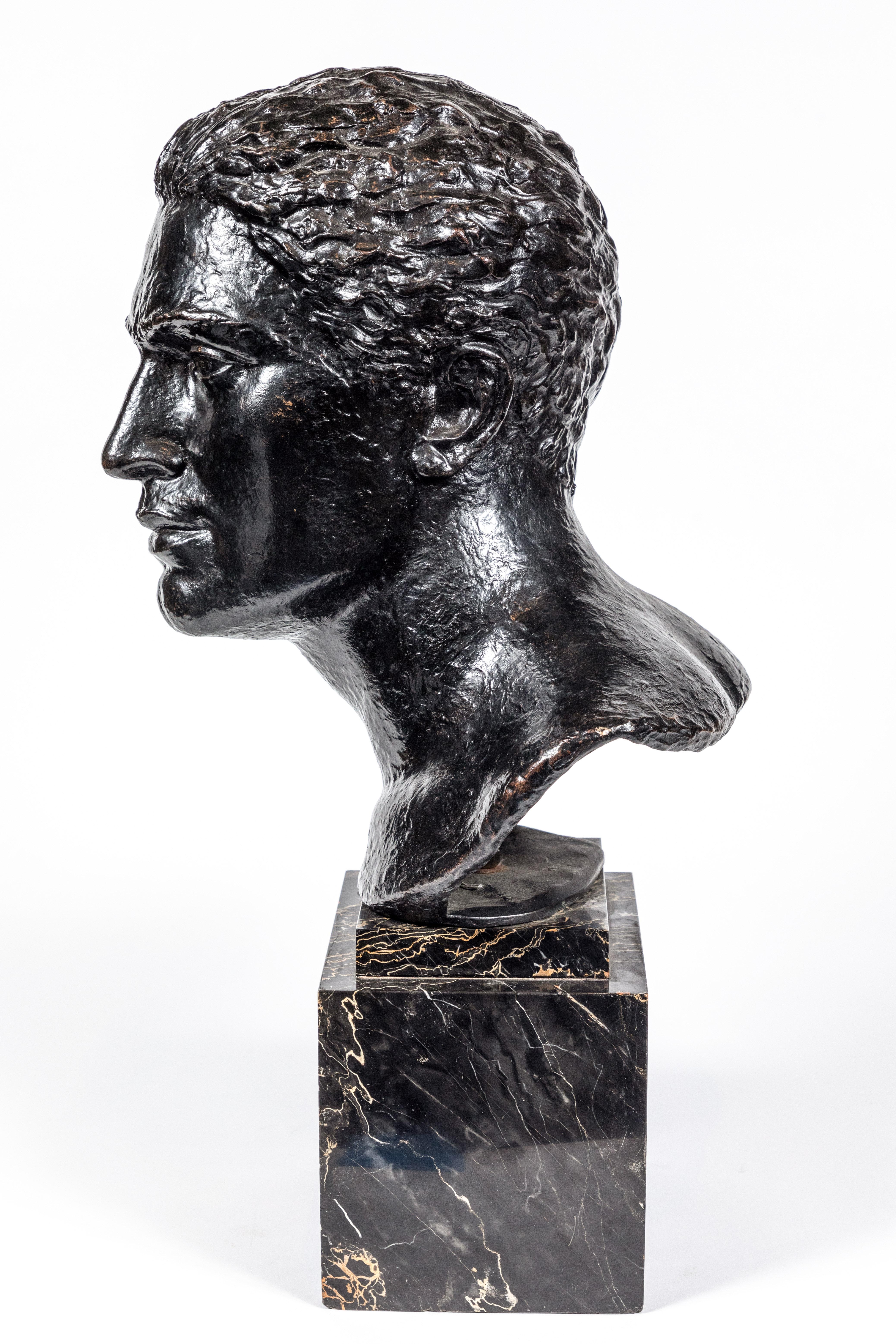 Busto de hombre en bronce de mediados de siglo 1