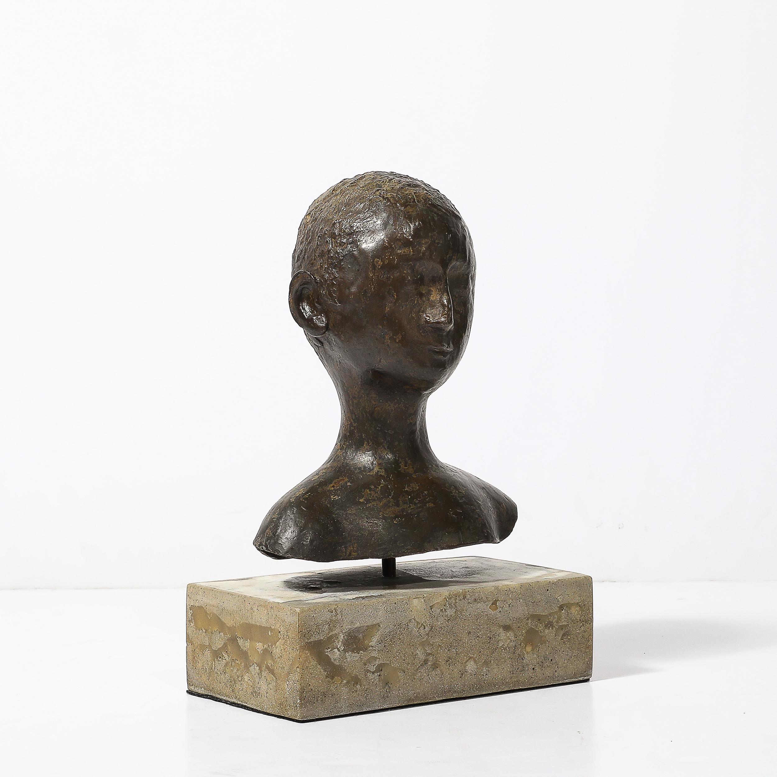 Scultura in bronzo di metà secolo su base di pietra e cemento firmata Khalil Gibran in vendita 2