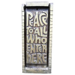 Knocker de porte en bronze du milieu du siècle « Peace to All Who Enter Here » (Peace à tous ceux qui entrent ici), 1969