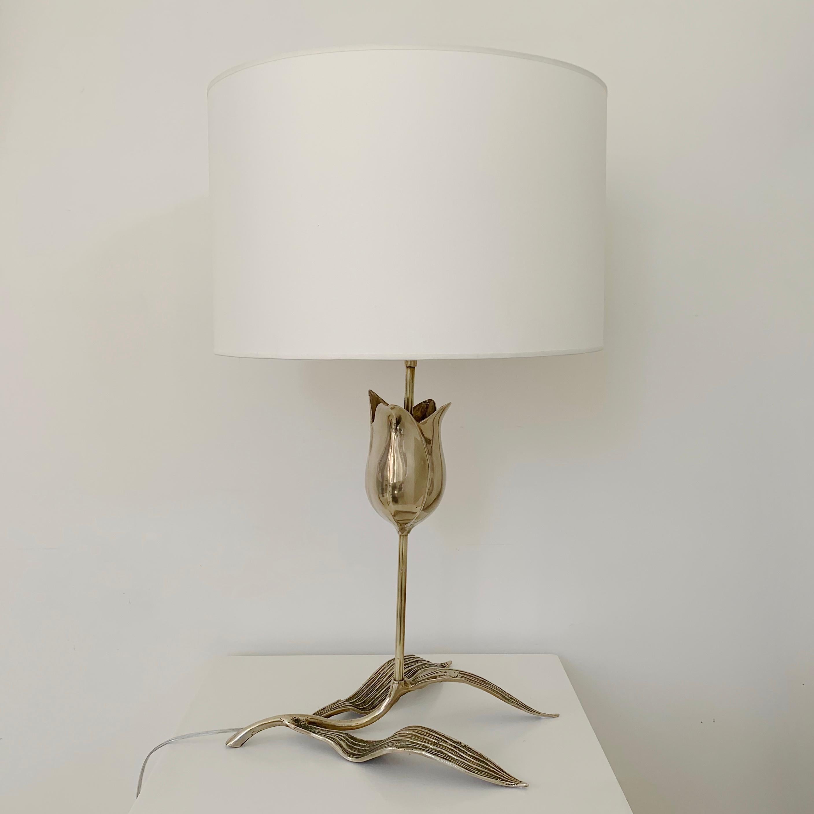 French Mid-Century Bronze Flower and Leaves Table Lamp, circa 1970, France. For Sale