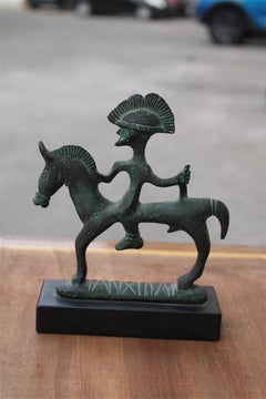 Sculpture italienne en bronze du milieu du siècle avec guerrier à cheval en marbre noir