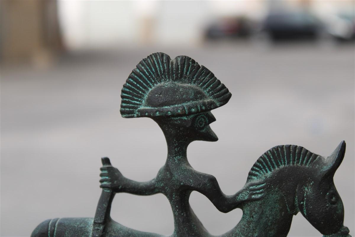 Mitte des Jahrhunderts Bronze italienische Skulptur mit schwarzem Marmor Krieger auf dem Pferderücken im Angebot 4
