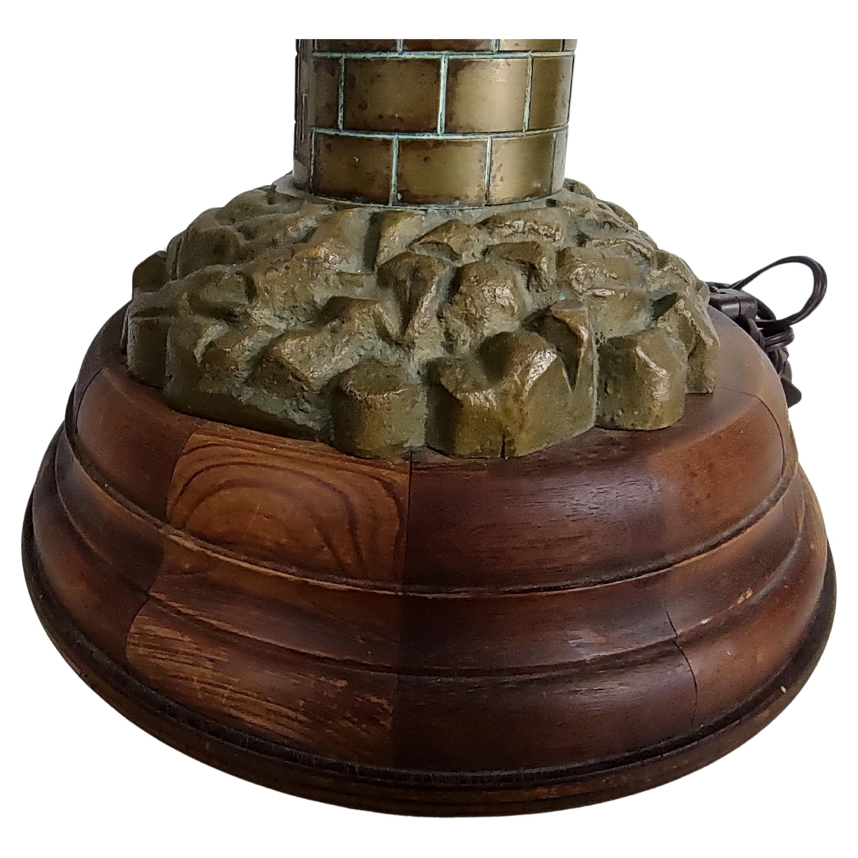 Bronze-Leuchtturm auf den Felsen, Tischlampe aus der Mitte des Jahrhunderts, um 1940 (amerikanisch) im Angebot