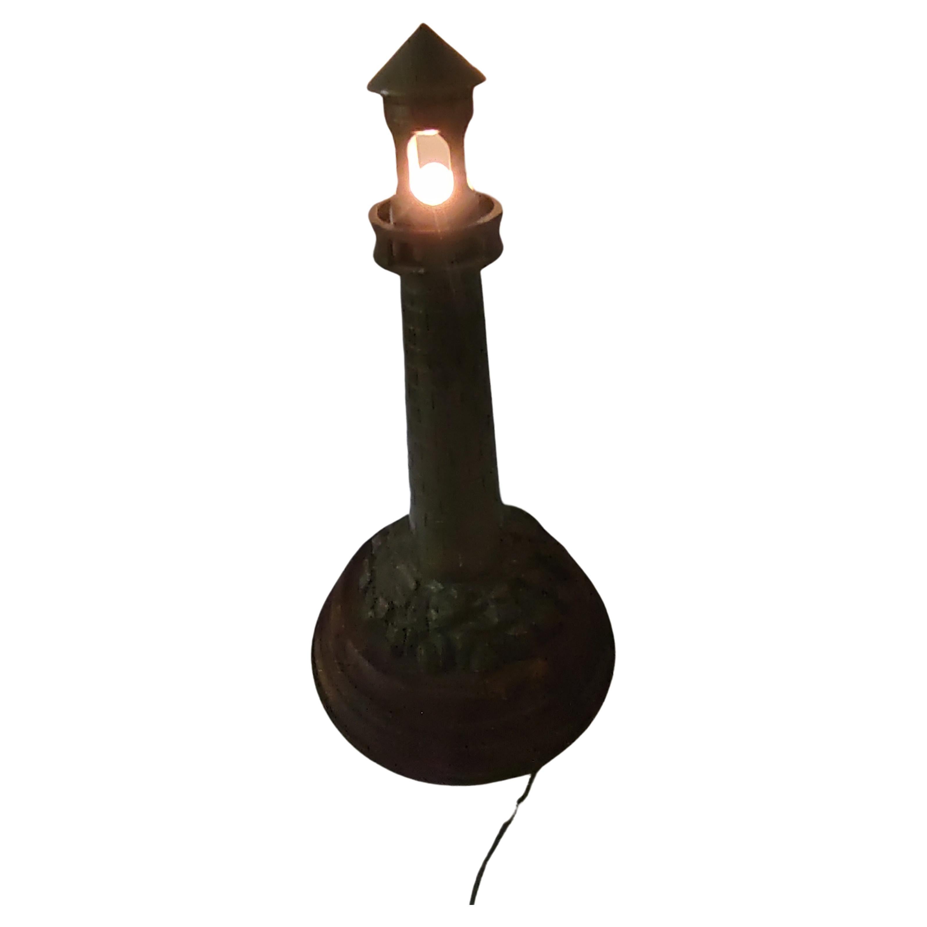 Bronze-Leuchtturm auf den Felsen, Tischlampe aus der Mitte des Jahrhunderts, um 1940 (Gegossen) im Angebot