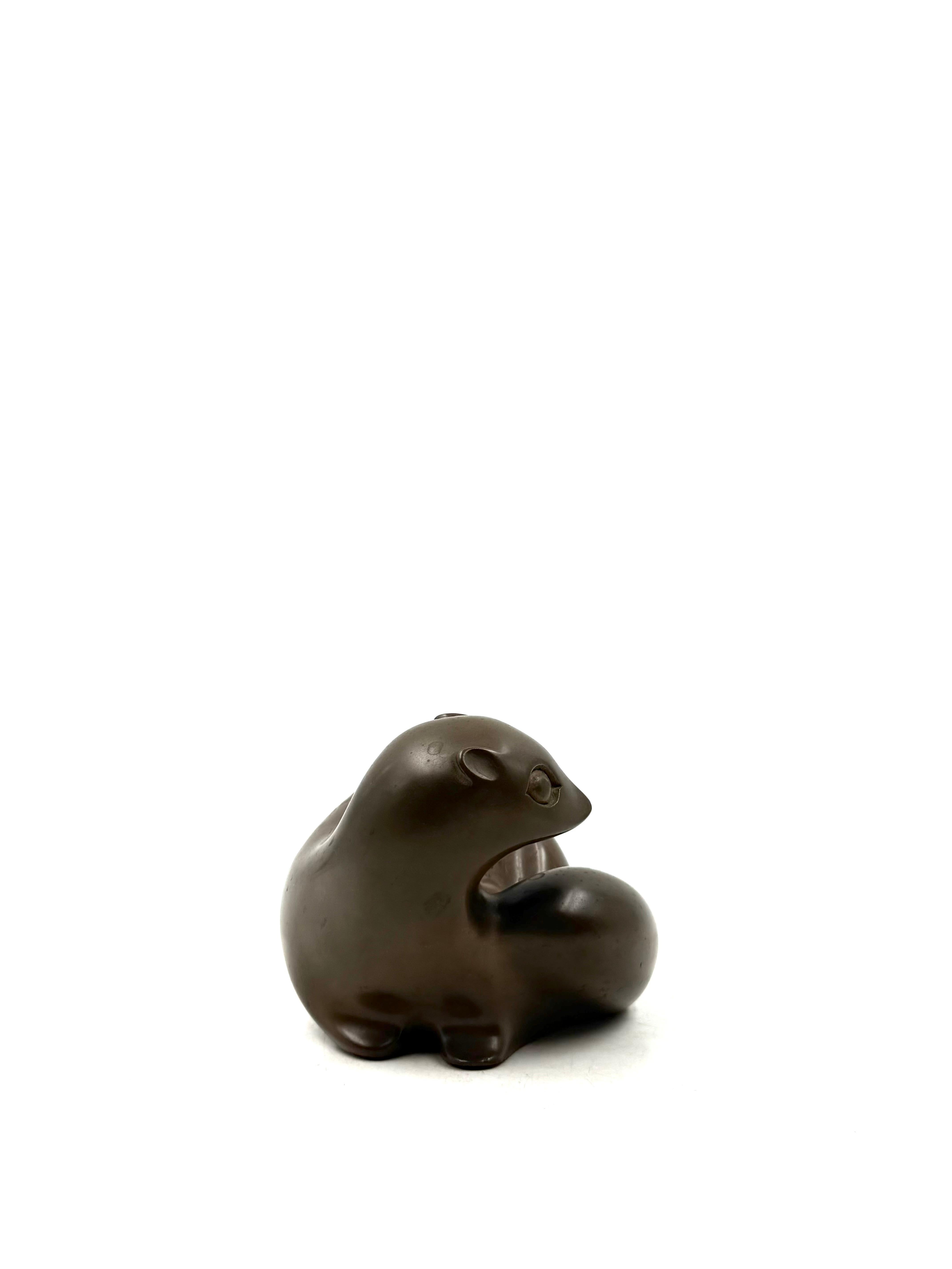 Ottone Mid-century bronze otter sculpture, Richard Fisher 1950 in vendita