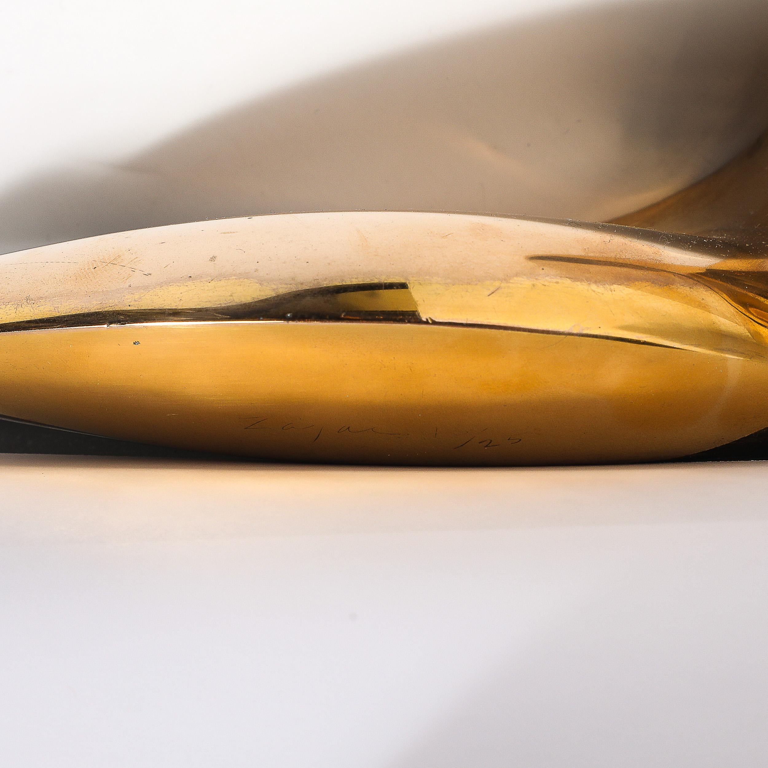 Scultura in bronzo di metà secolo su vitrolite nera firmata Jack Zajac Edizione 15/25 in vendita 2