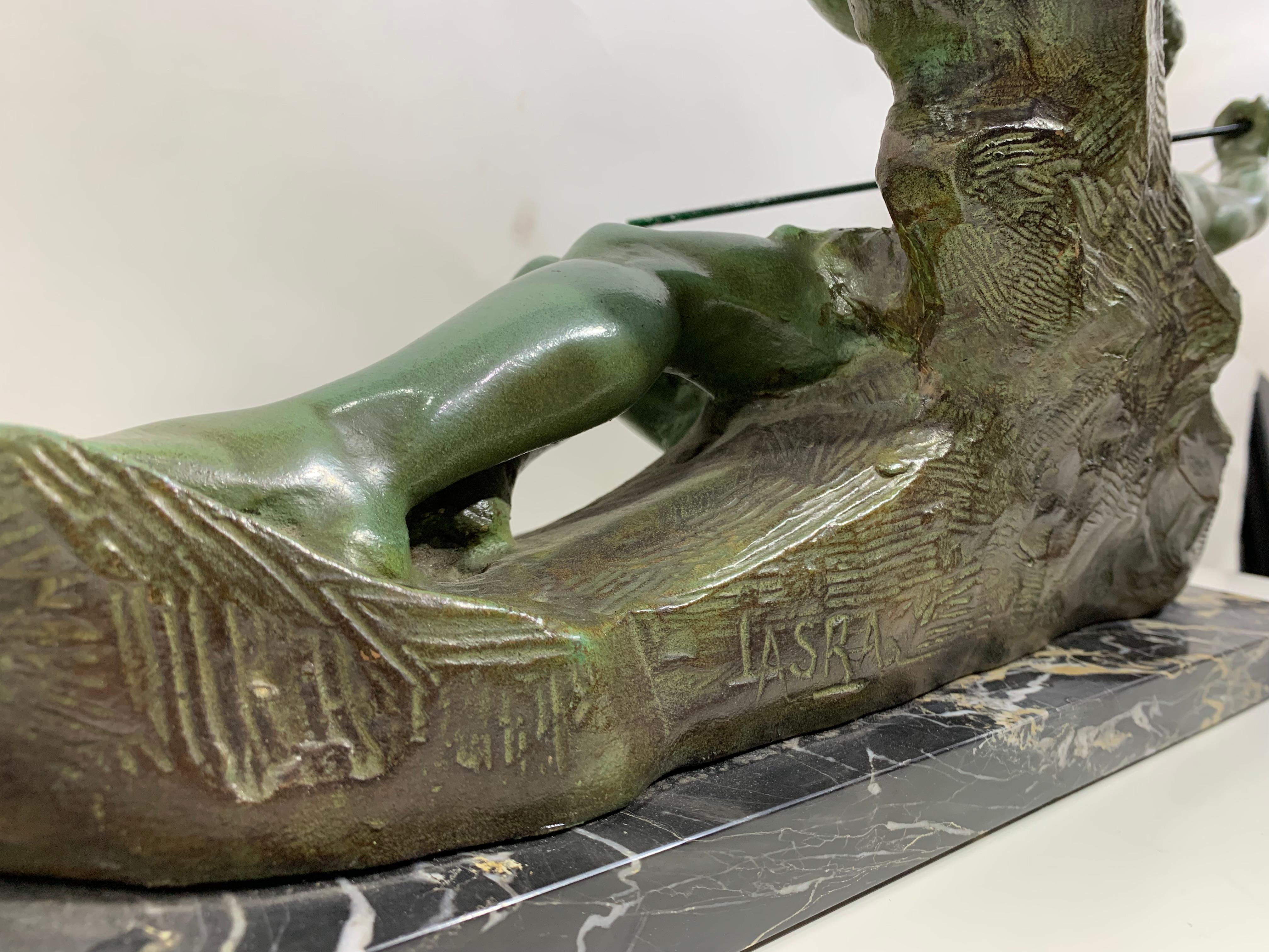Francese Scultura in bronzo di metà secolo con timbro Editions Deluen e firma LASRA in vendita