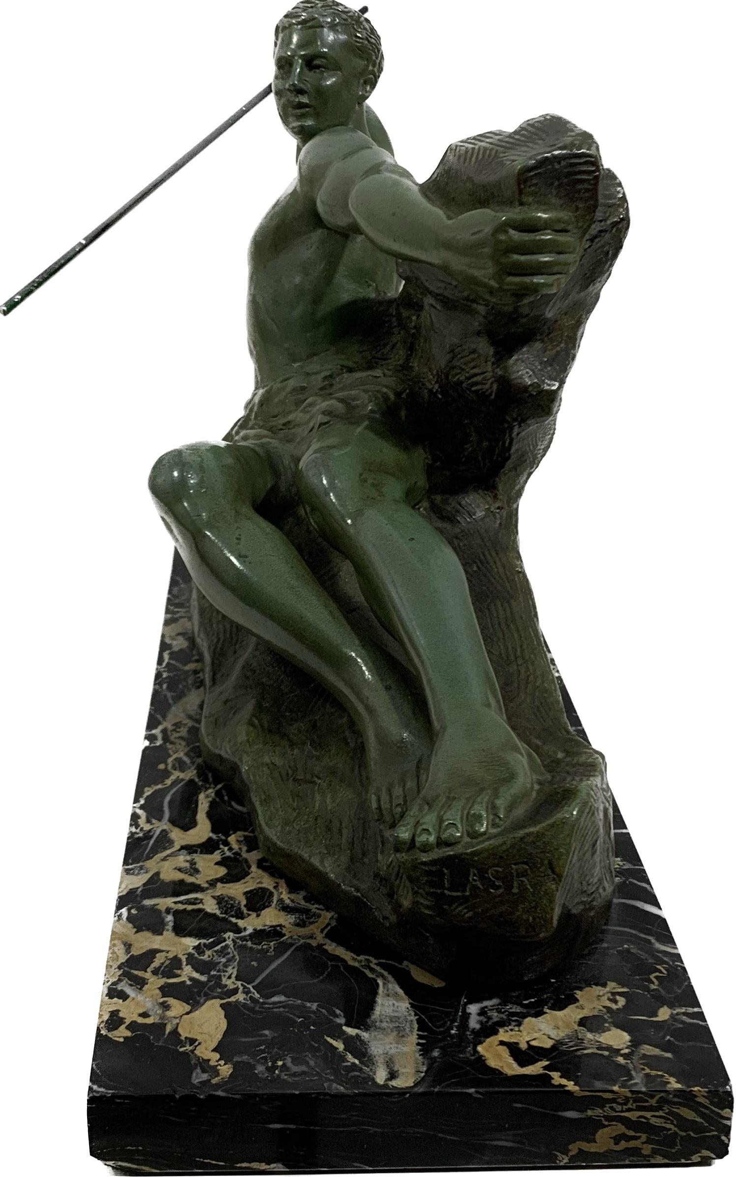 Scultura in bronzo di metà secolo con timbro Editions Deluen e firma LASRA In condizioni buone in vendita a Beirut, LB