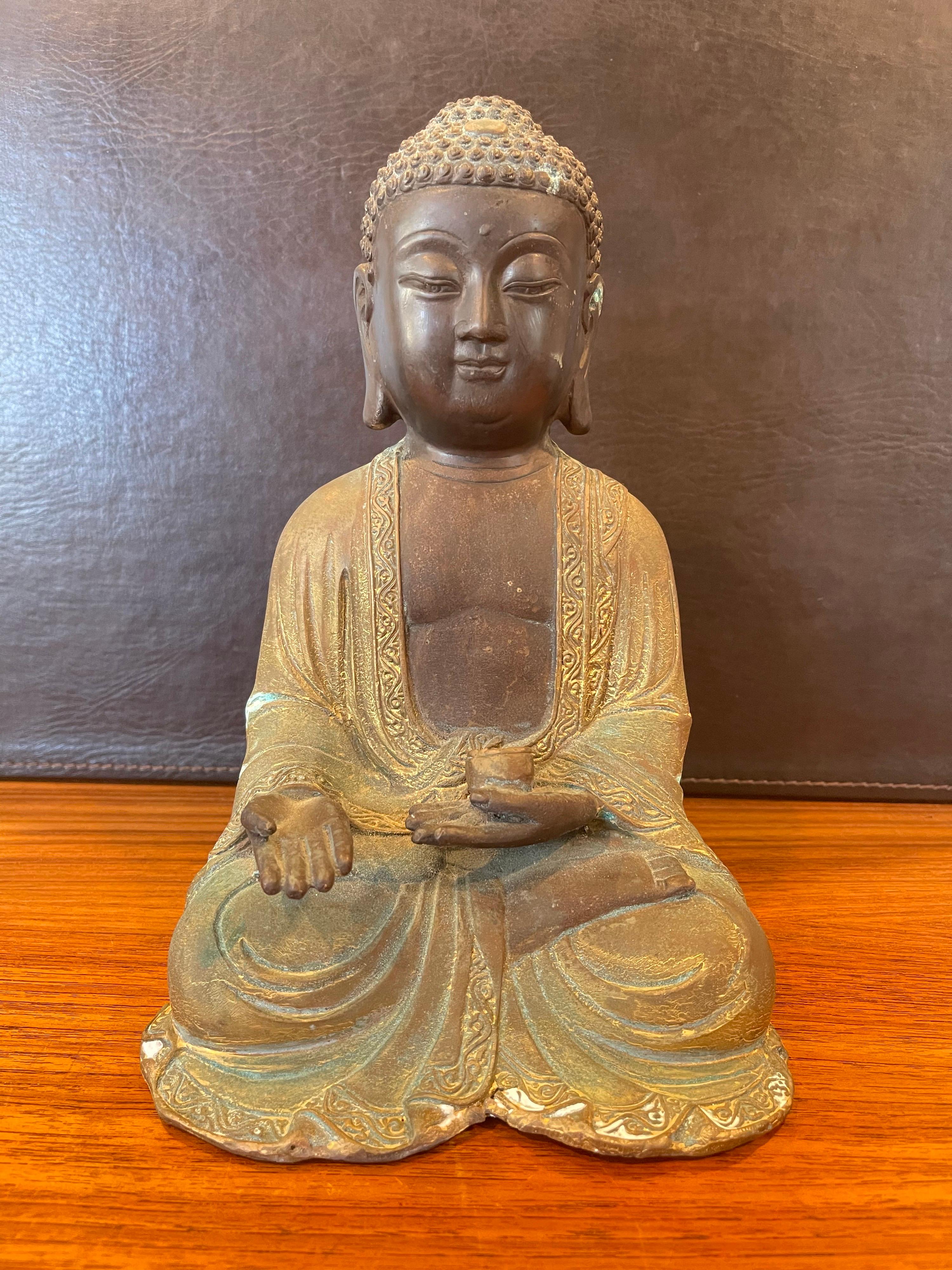 Sitzender Buddha aus Bronze aus der Mitte des Jahrhunderts (Moderne der Mitte des Jahrhunderts) im Angebot