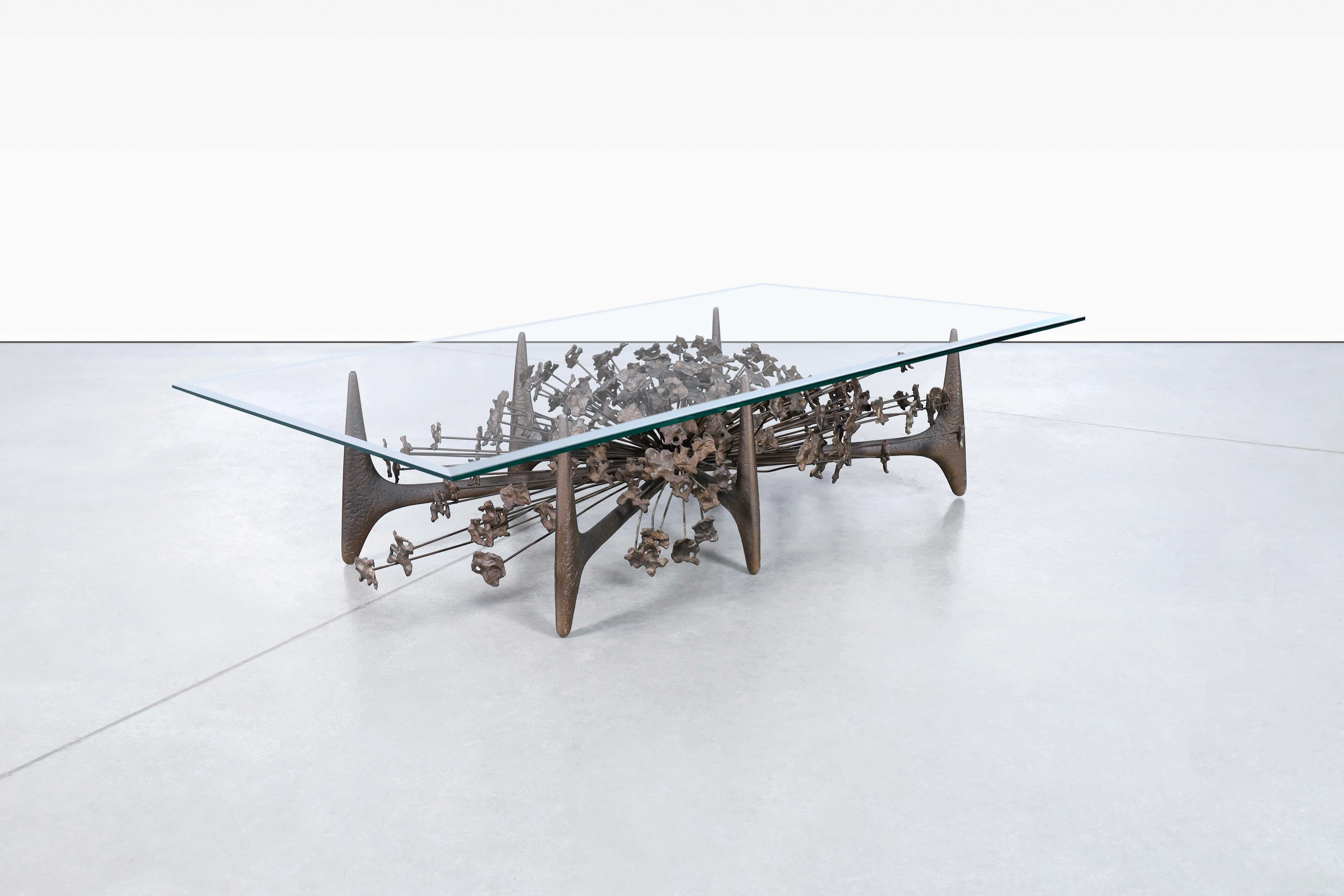 Fin du 20e siècle Table basse Starburst de Daniel Gluck en bronze du milieu du siècle dernier en vente