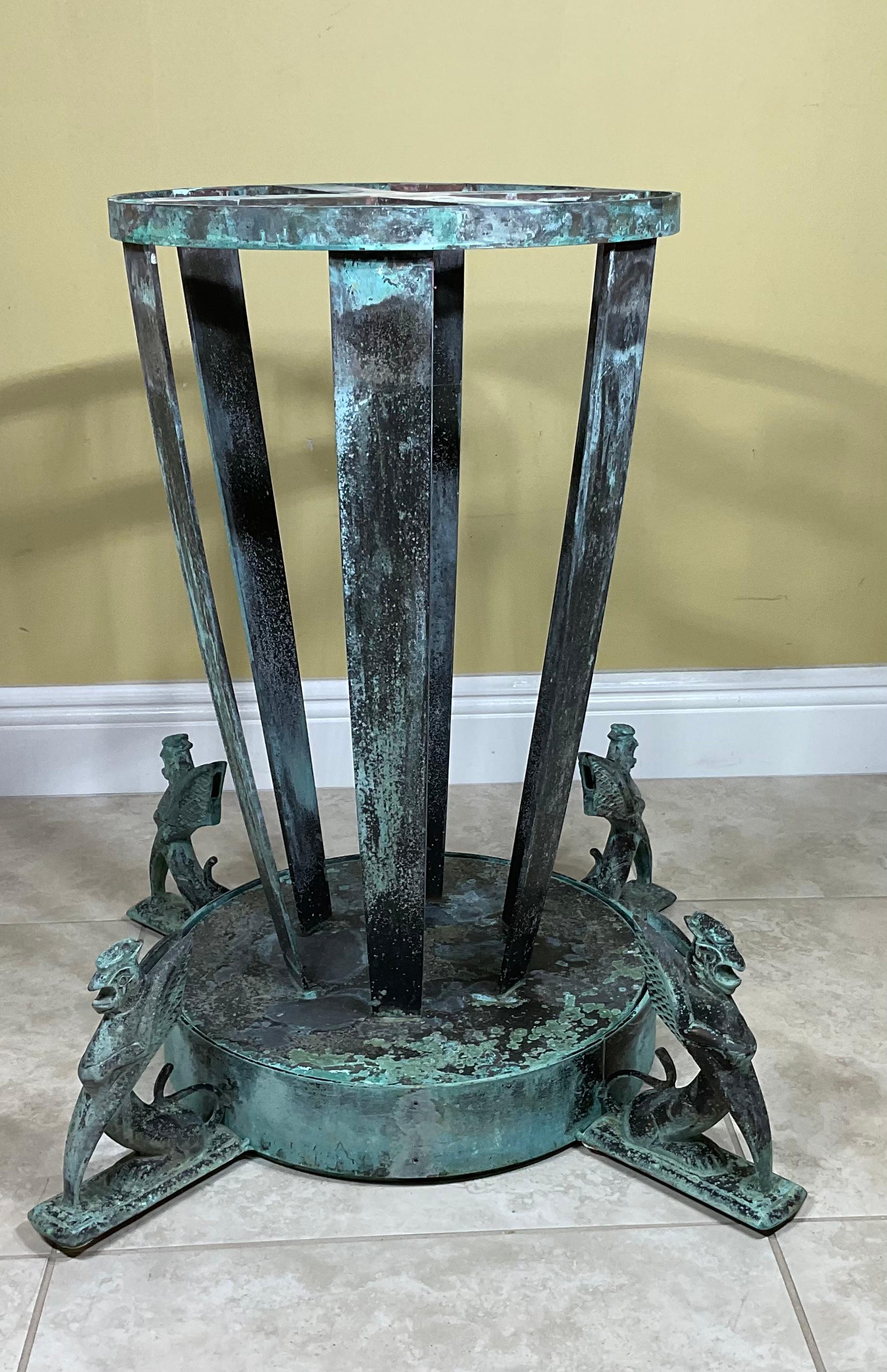 20ième siècle Base de table en bronze du milieu du siècle dernier en vente