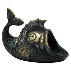 Cendrier de table ou à main en bronze du milieu du siècle par Walter Bosse en forme de poisson