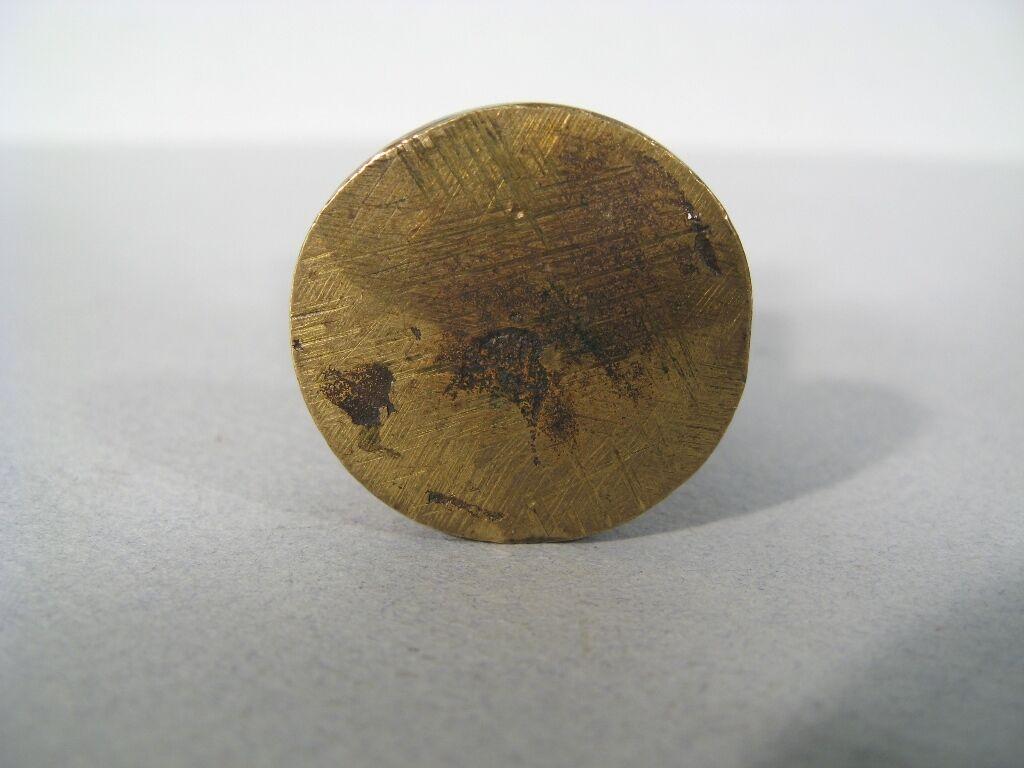 Ce presse-papier Vénus de Milo en bronze du milieu du siècle ajoute une touche d'élégance et de beauté intemporelle à tout bureau ou étagère. Les détails complexes de la sculpture de la Vénus de Milo et sa construction en bronze lourd en font un
