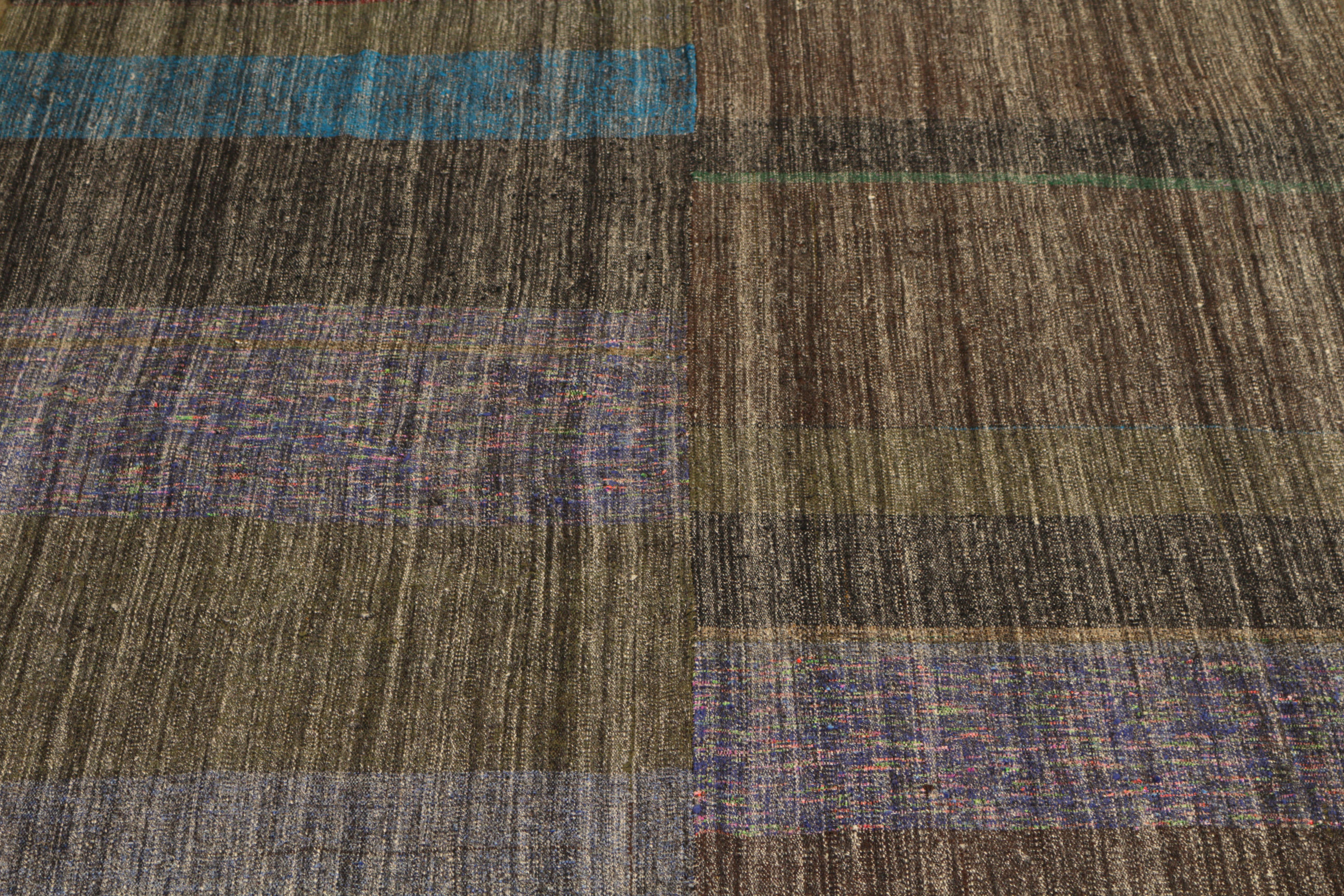 Alfombra de lana turca vintage geométrica integral marrón de mediados de siglo by Rug & Kilim Turco en venta