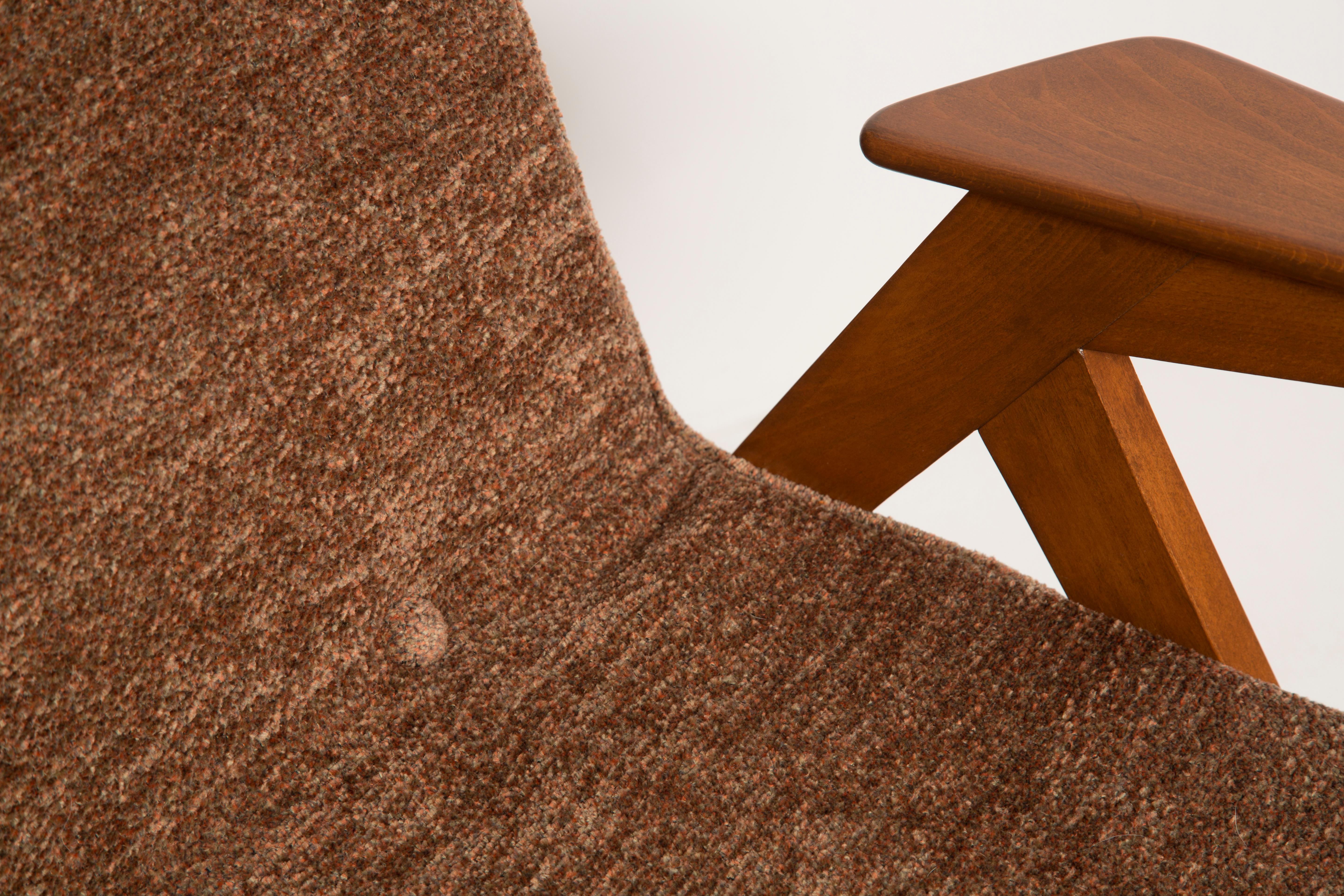 Sillón Marrón Conejito de Mitad de Siglo, por Jozef Chierowski, Polonia, Años 60 Textil en venta