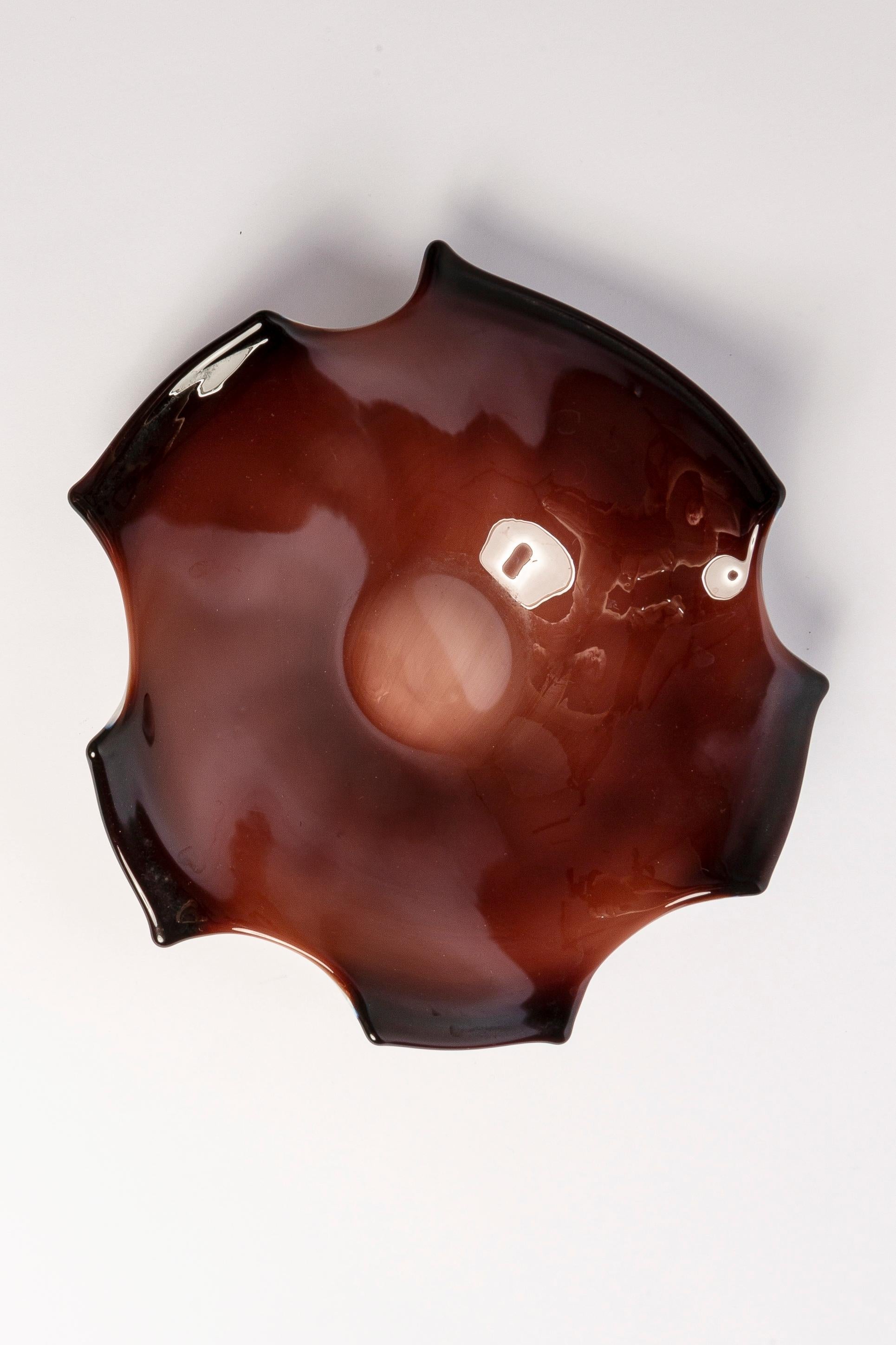 This original vintage glass ash tray bowl element was designed and produced in the 1970s in Poland. It is made in Sommerso Technique and has a fantastic faceted form. The vibrant color makes this items highly decorative. This item is a high quality