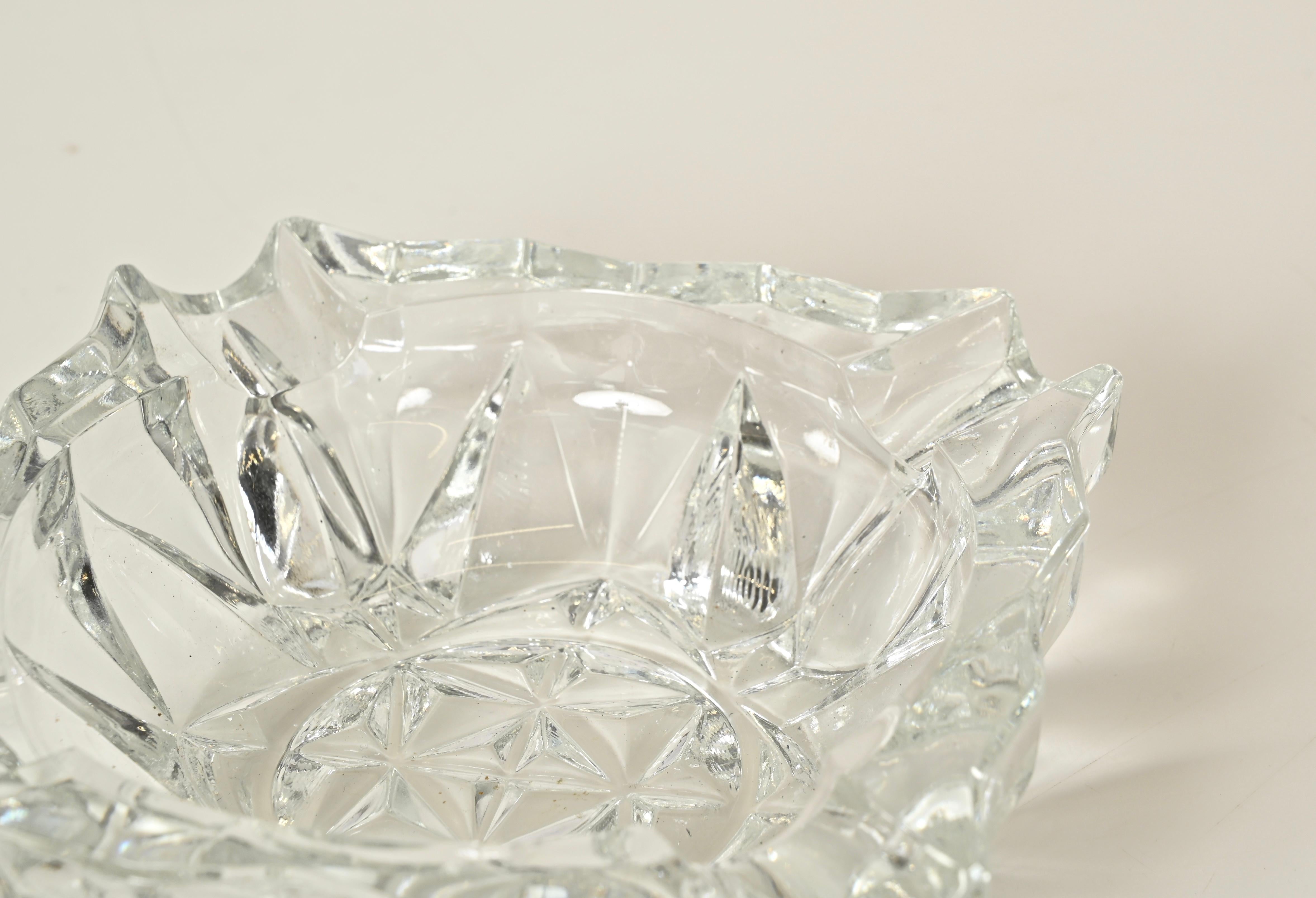 Cendrier du milieu du siècle en cuir incurvé et en verre de cristal taillé, Italie, années 1950 en vente 6