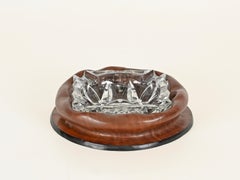 Posacenere di metà secolo in pelle marrone curvata e cristallo tagliato, Italia, 1950
