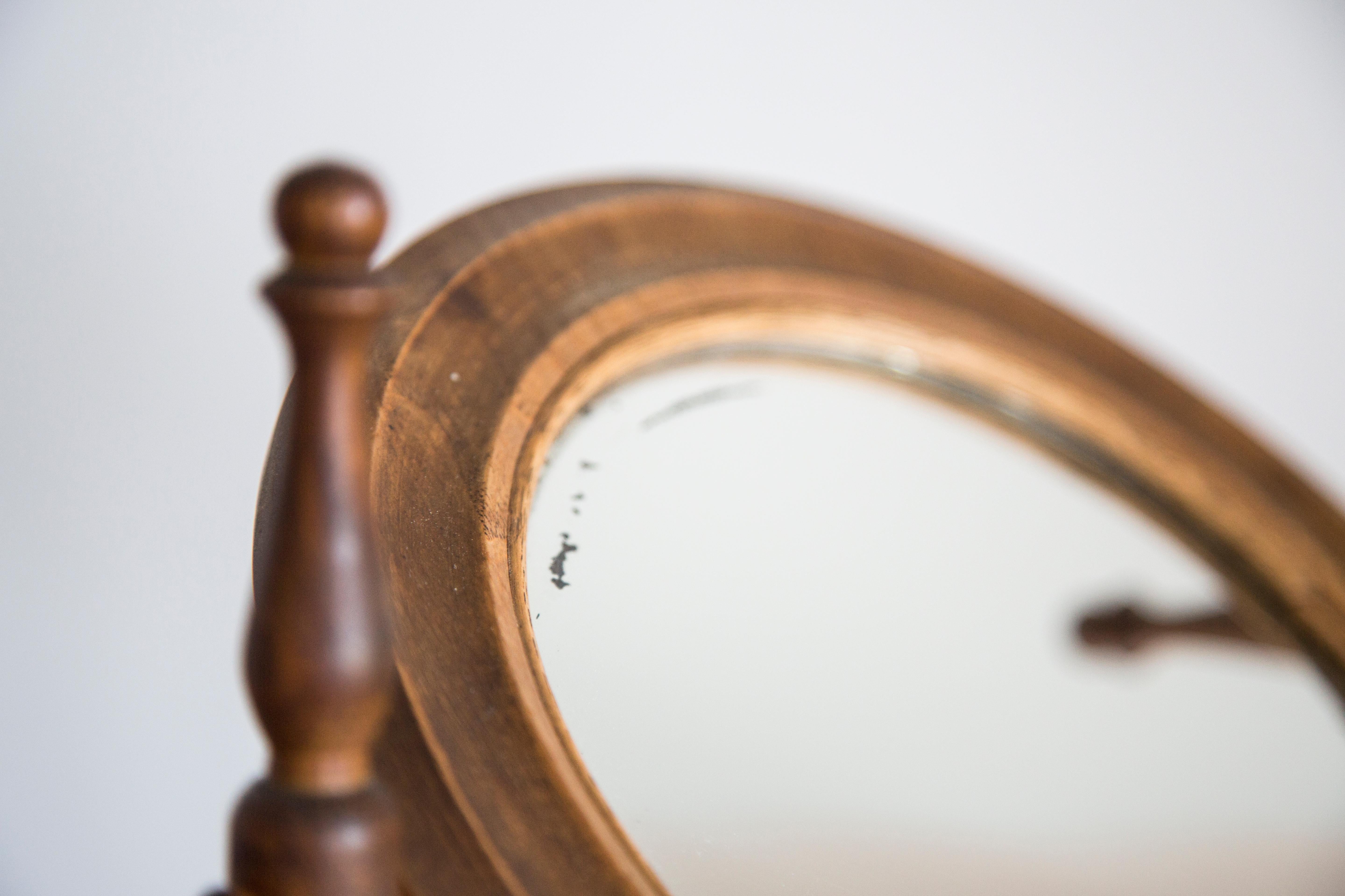 Miroir de table décoratif du milieu du siècle, de couleur Brown, dans un cadre en Wood, Italie, années 1960 Bon état - En vente à 05-080 Hornowek, PL