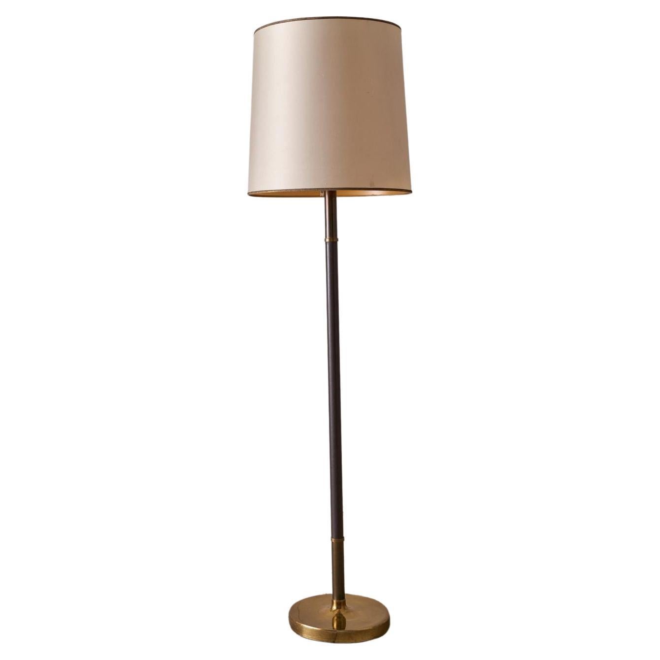Mid century brown leather and brass floor lamp For Sale