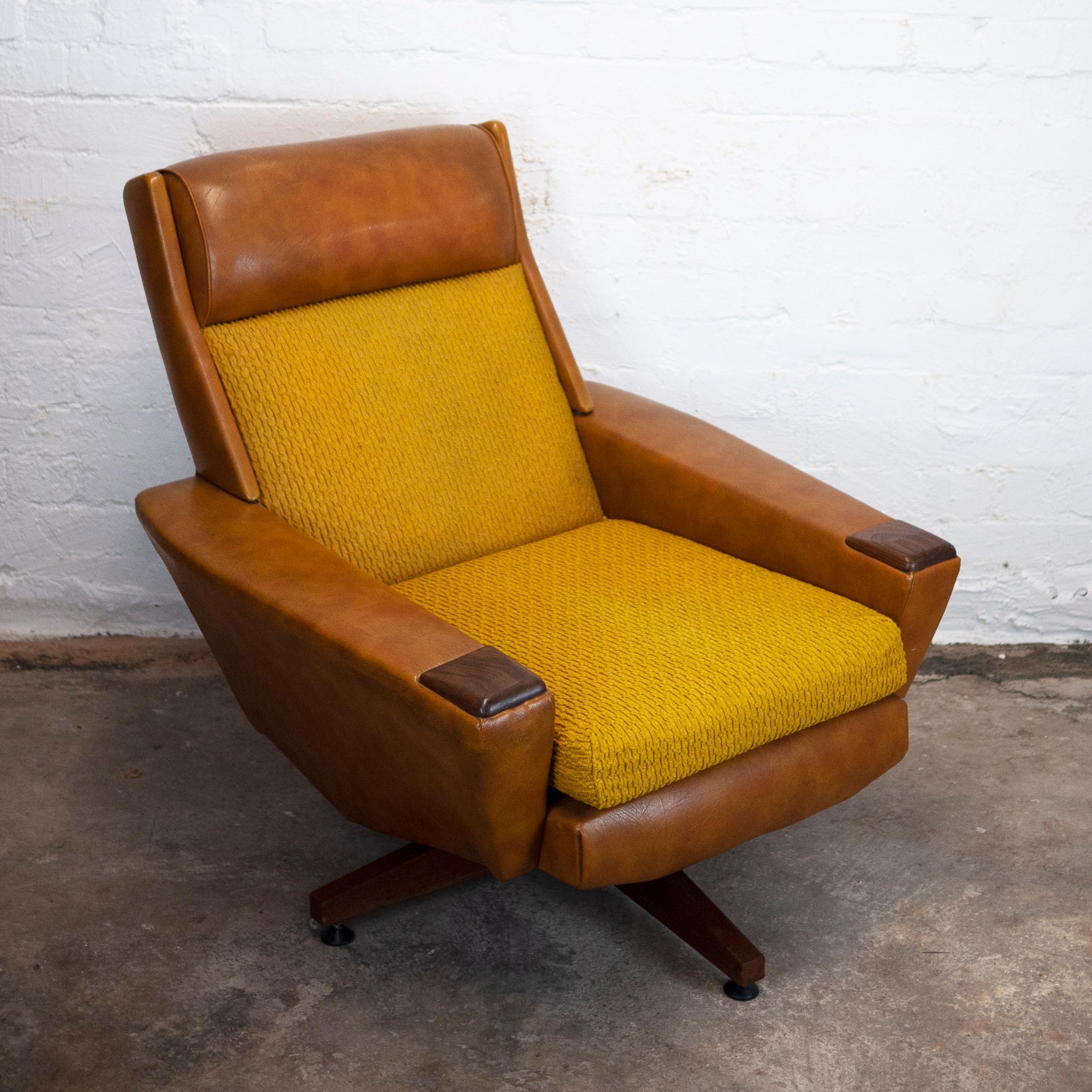 Mid-Century Brown Leather and Mustard Textured Fabric Armchair, 1970s In Good Condition For Sale In Chesham, GB