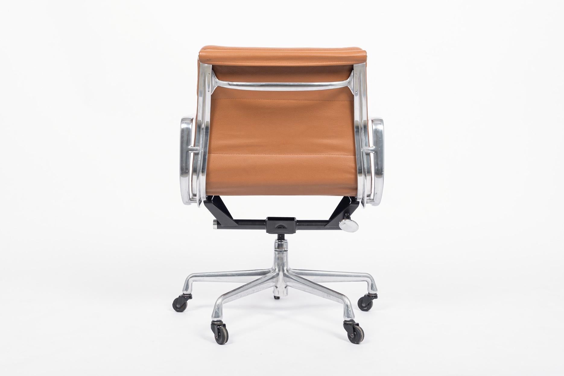 Mid Century Brown Leather Office Chair by Eames for Herman Miller  1