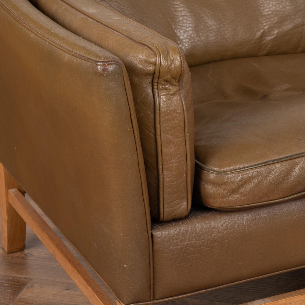 Midcentury Brown Leather Three Seat Sofa, Denmark, circa 1960-70 For Sale 2