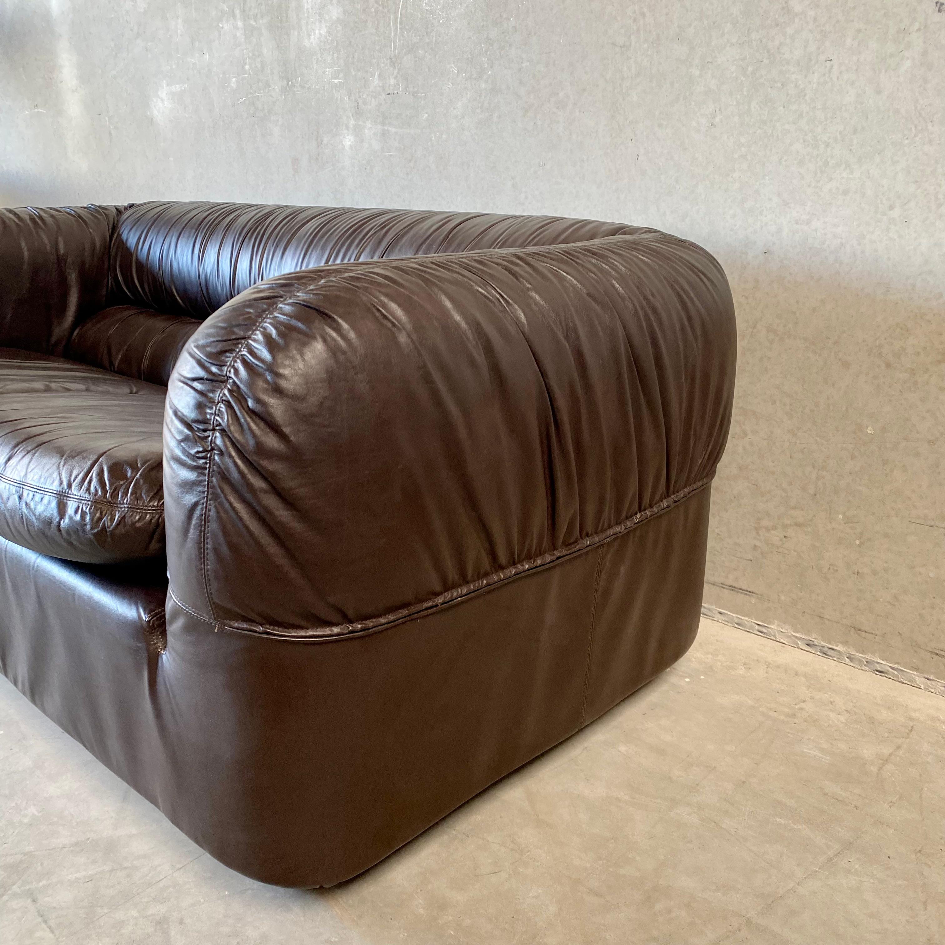 Mid-Century Brown Leather Two-seater Sofa, Italy 1970 For Sale 10