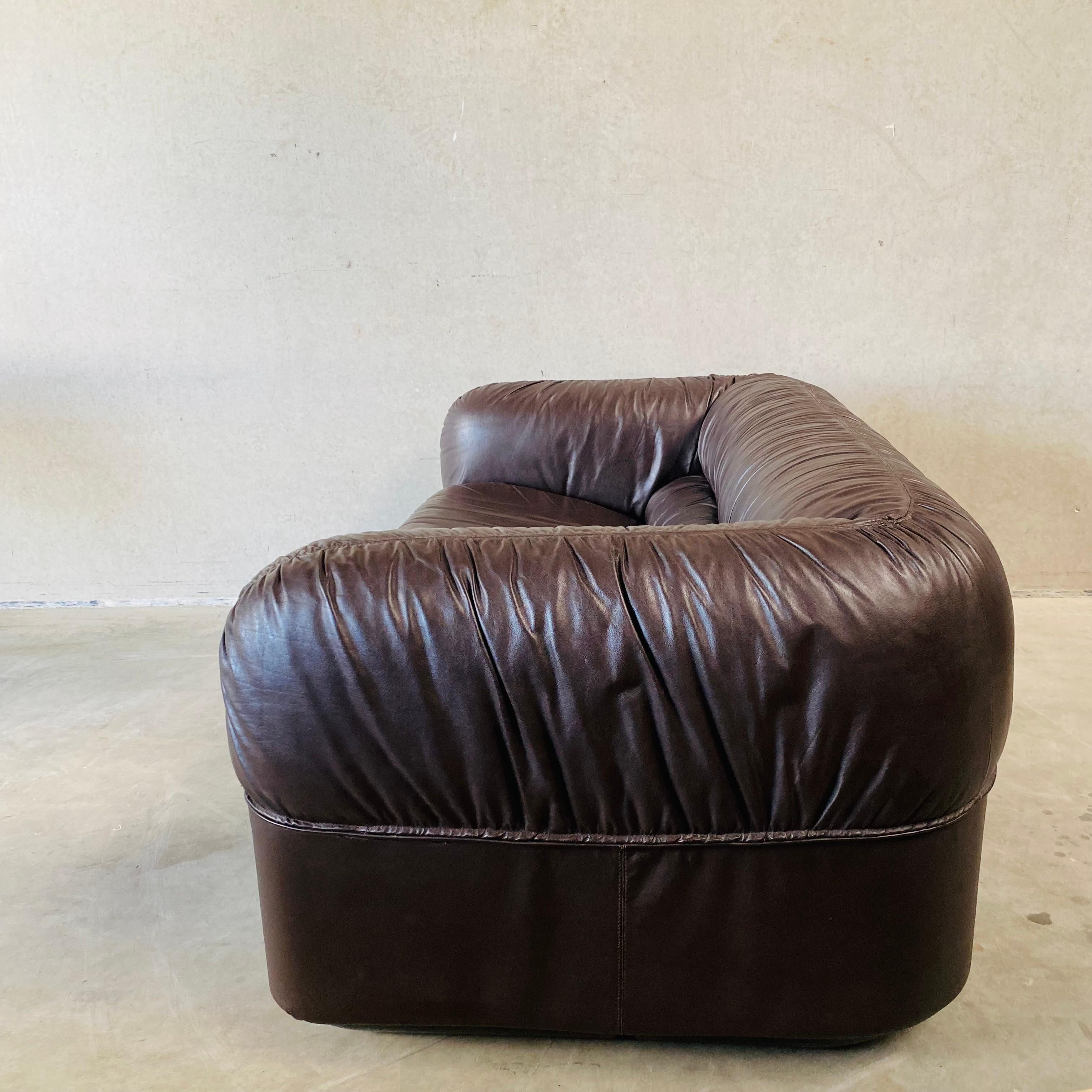 Mid-Century Brown Leather Two-seater Sofa, Italy 1970 For Sale 1