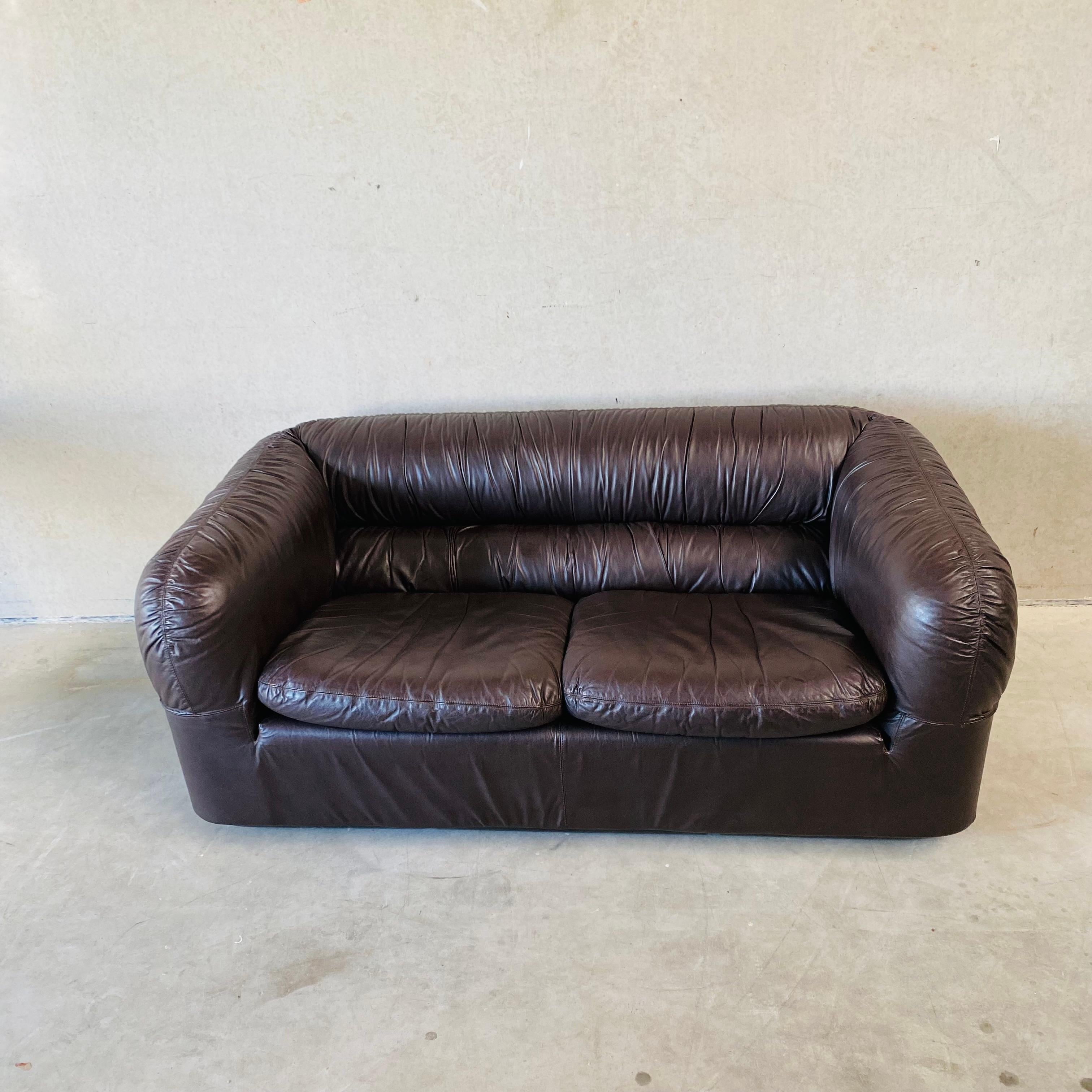 Mid-Century Brown Leather Two-seater Sofa, Italy 1970 For Sale 3