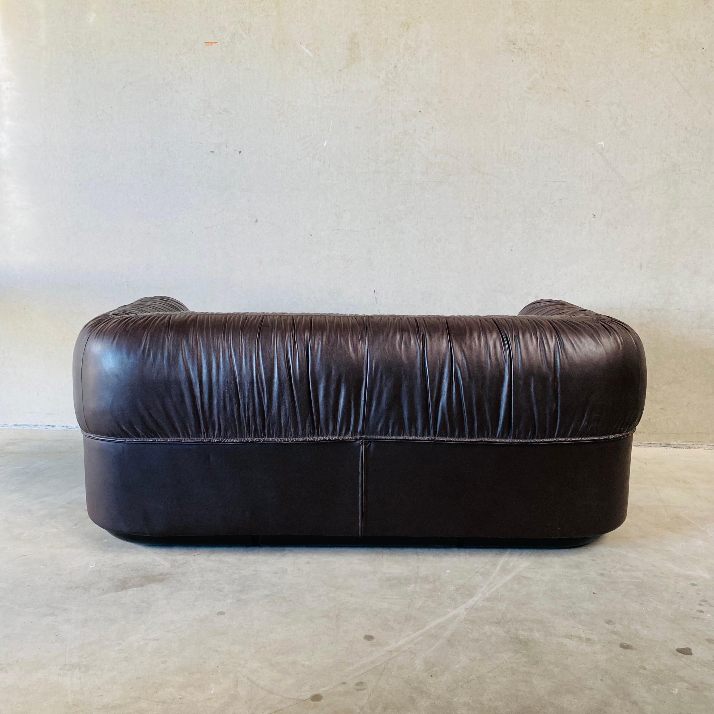 Mid-Century Brown Leather Two-seater Sofa, Italy 1970 For Sale 5