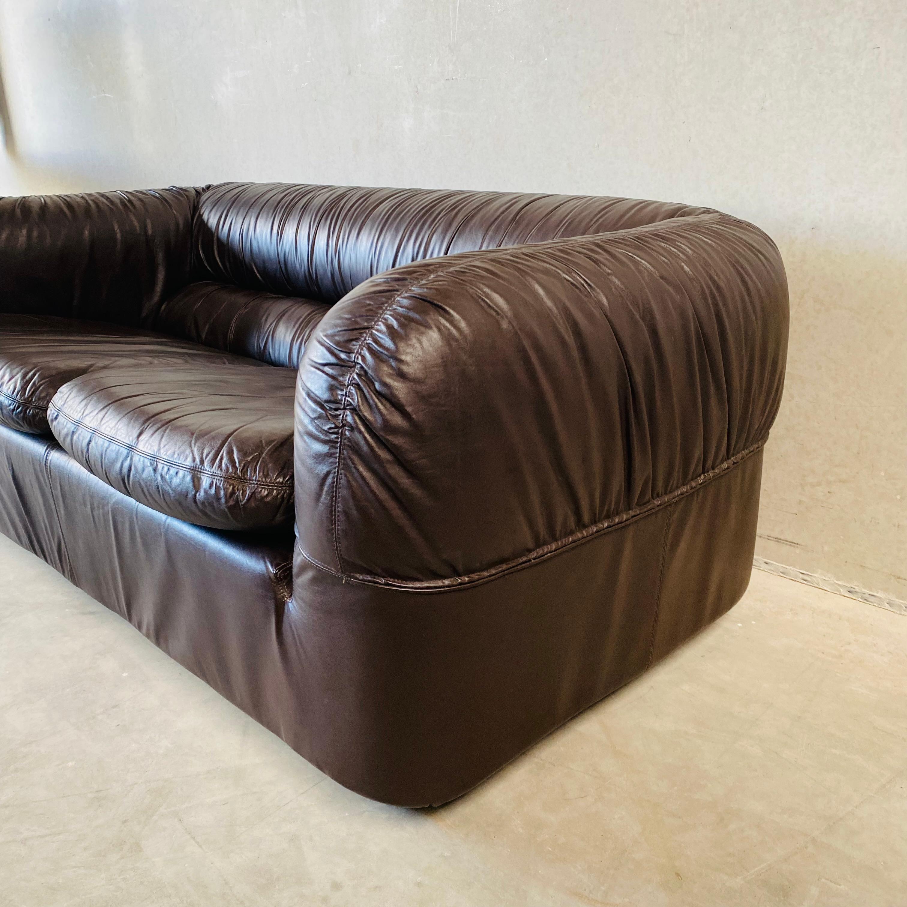 Mid-Century Brown Leather Two-seater Sofa, Italy 1970 For Sale 6