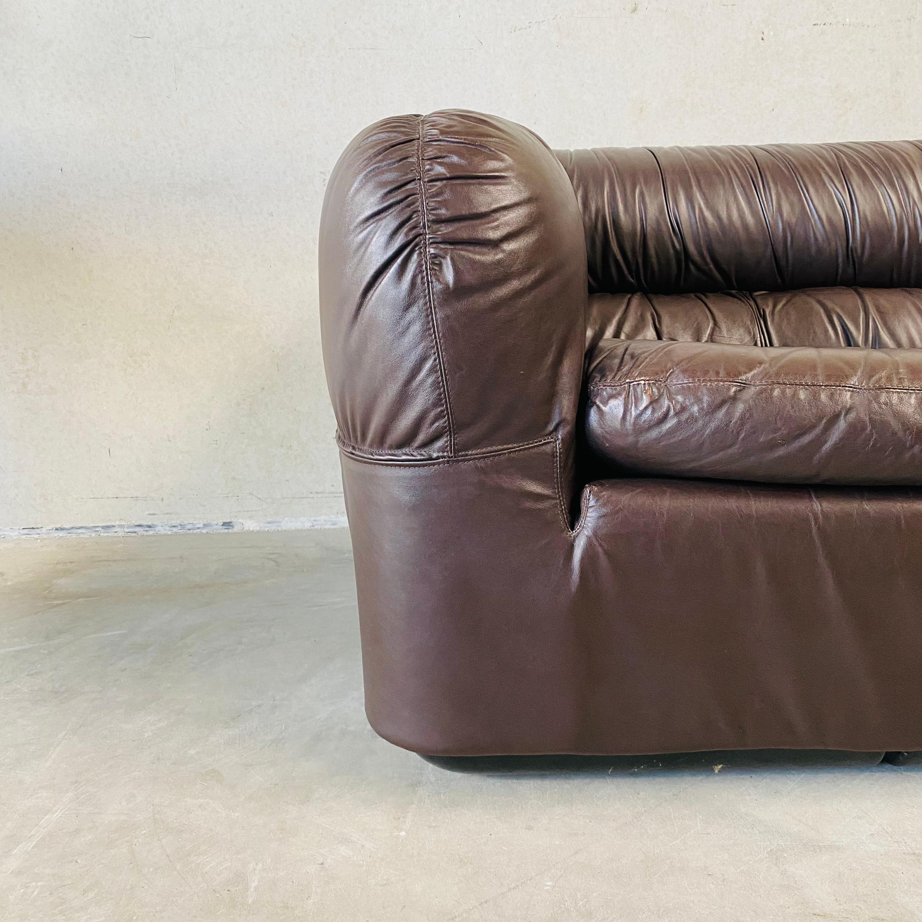 Mid-Century Brown Leather Two-seater Sofa, Italy 1970 For Sale 8