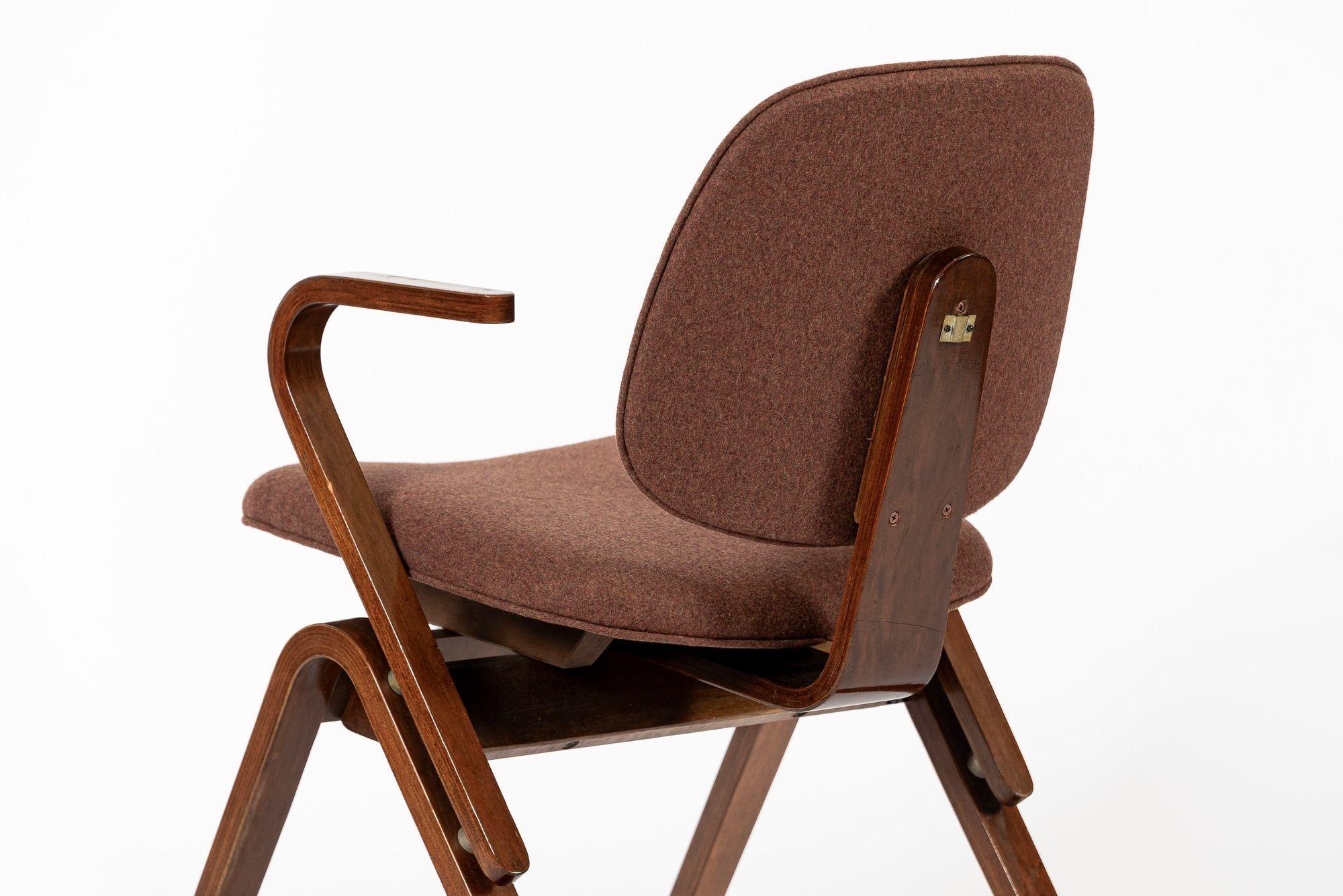 Braune Sperrholz-Sessel aus der Mitte des Jahrhunderts von Joe Atkinson für Thonet, 3 Stück im Angebot 4