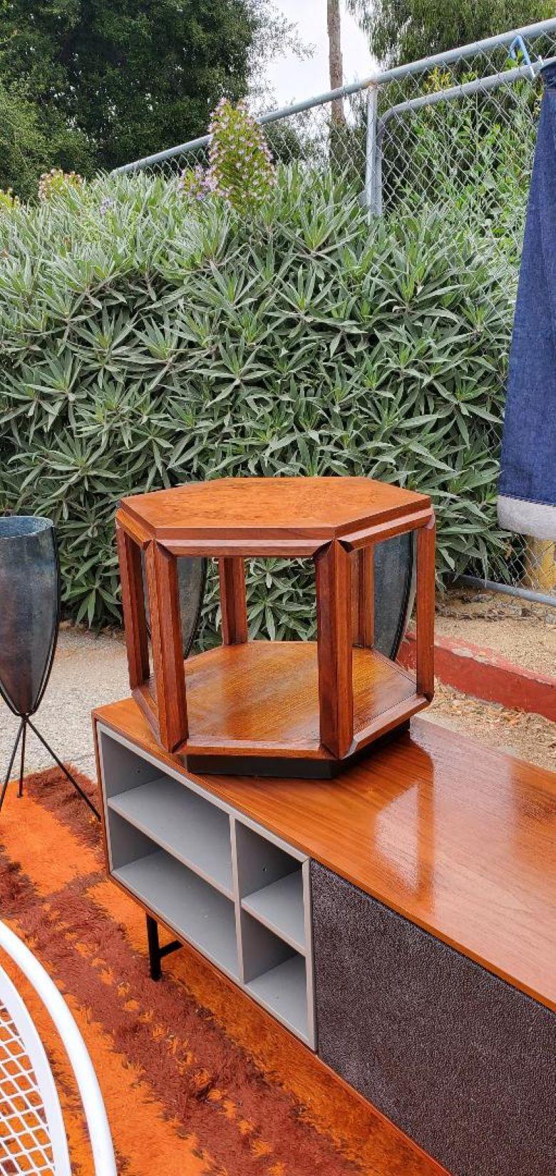 Mid Century Brown - Saltman Wurzelholz Sechseckiger Beistelltisch von John Kea 1950er 1960er Jahre (Moderne der Mitte des Jahrhunderts) im Angebot