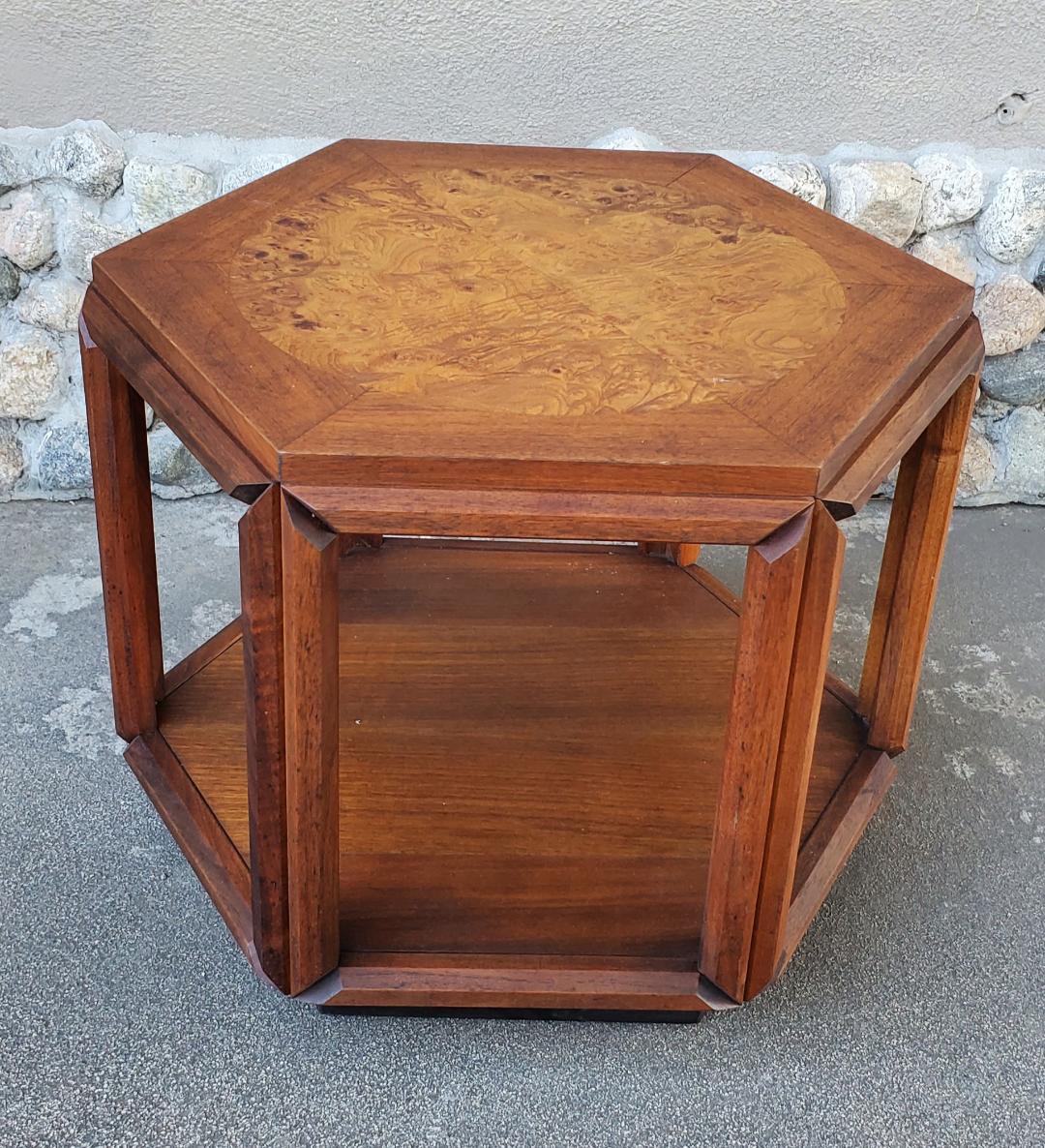 Mid Century Brown - Saltman Wurzelholz Sechseckiger Beistelltisch von John Kea 1950er 1960er Jahre (20. Jahrhundert) im Angebot