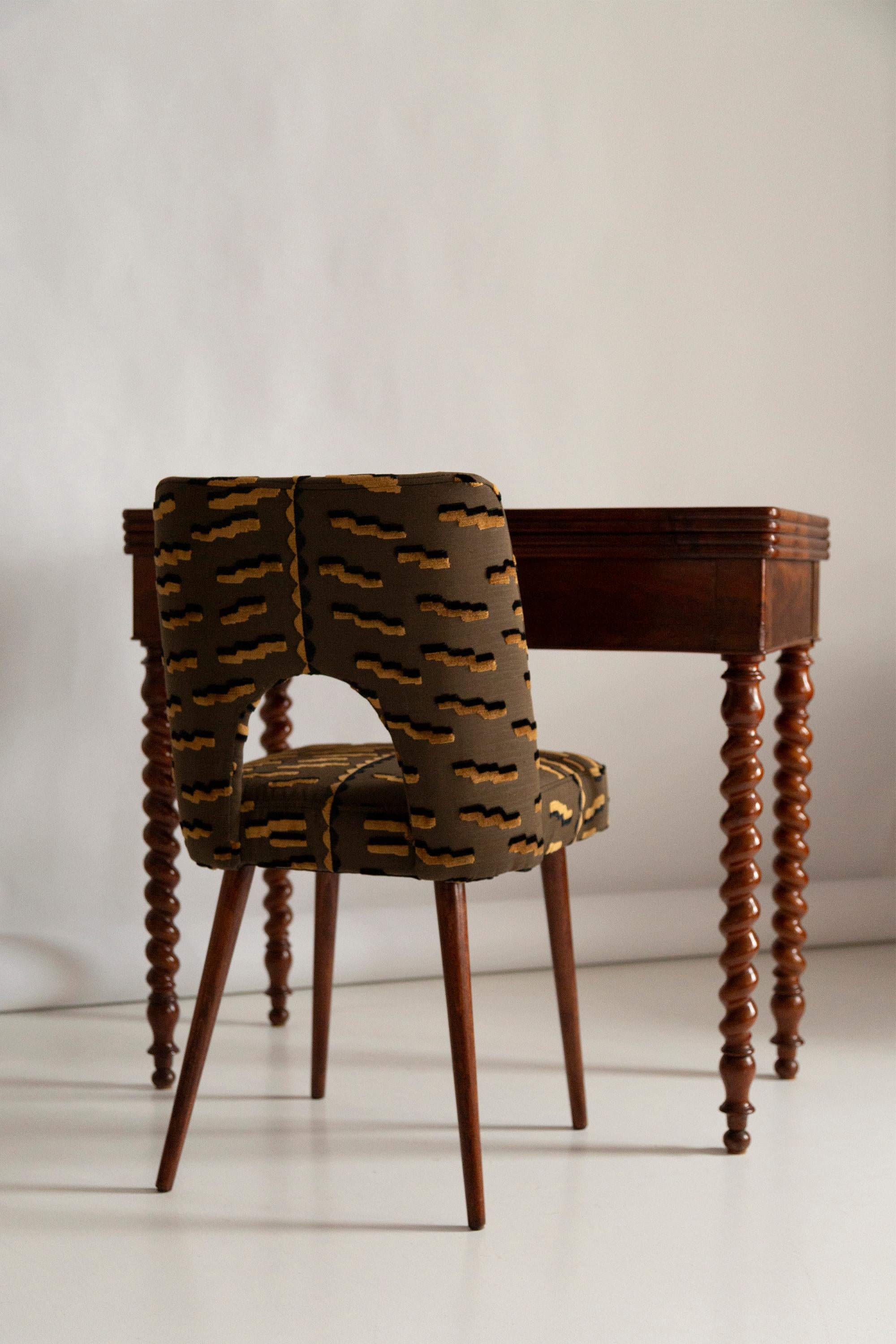 Mid Century Brown Tiger Beat Jacquard Velvet Shell Chair, Europa, 1960er Jahre (Moderne der Mitte des Jahrhunderts) im Angebot