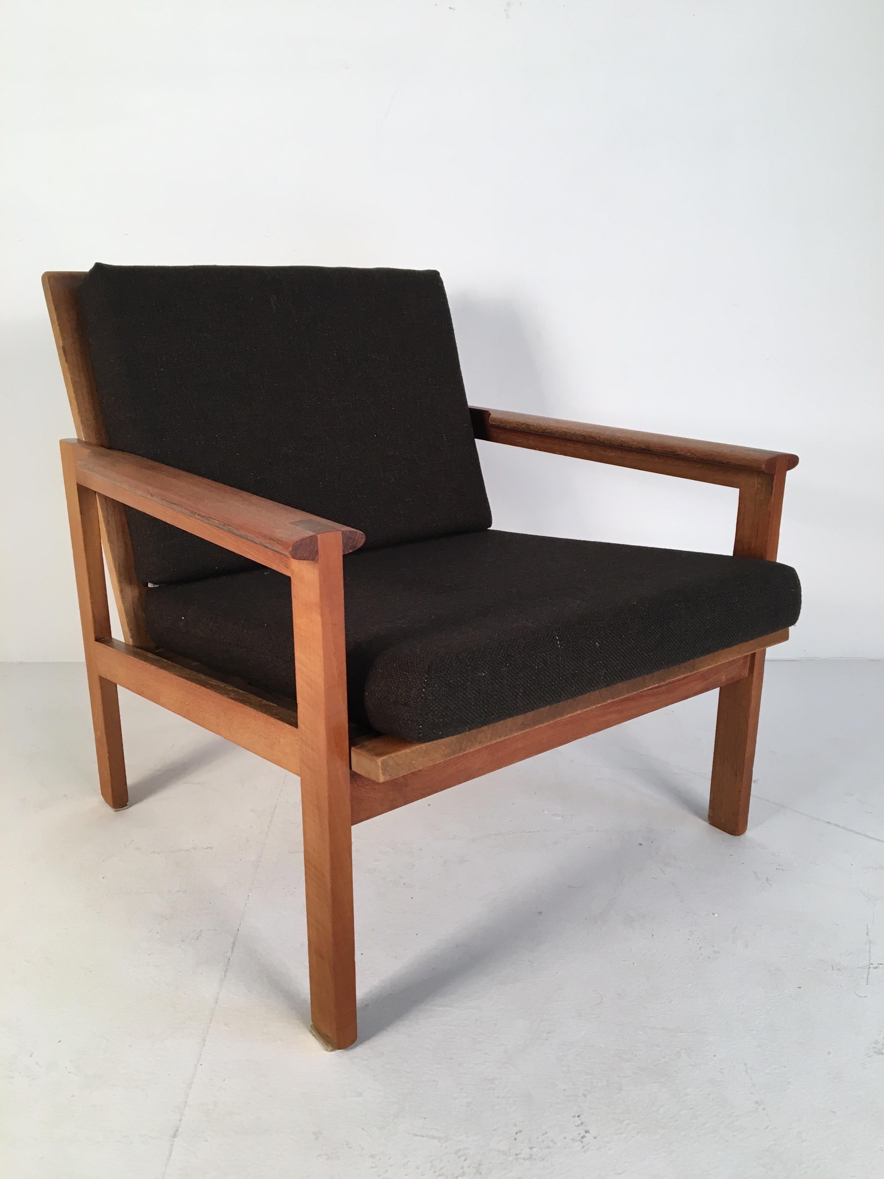 Midcentury Brown Tweed & Teak Lounge Chair by Illum Wikkelsø Denmark, circa 1960 For Sale 4
