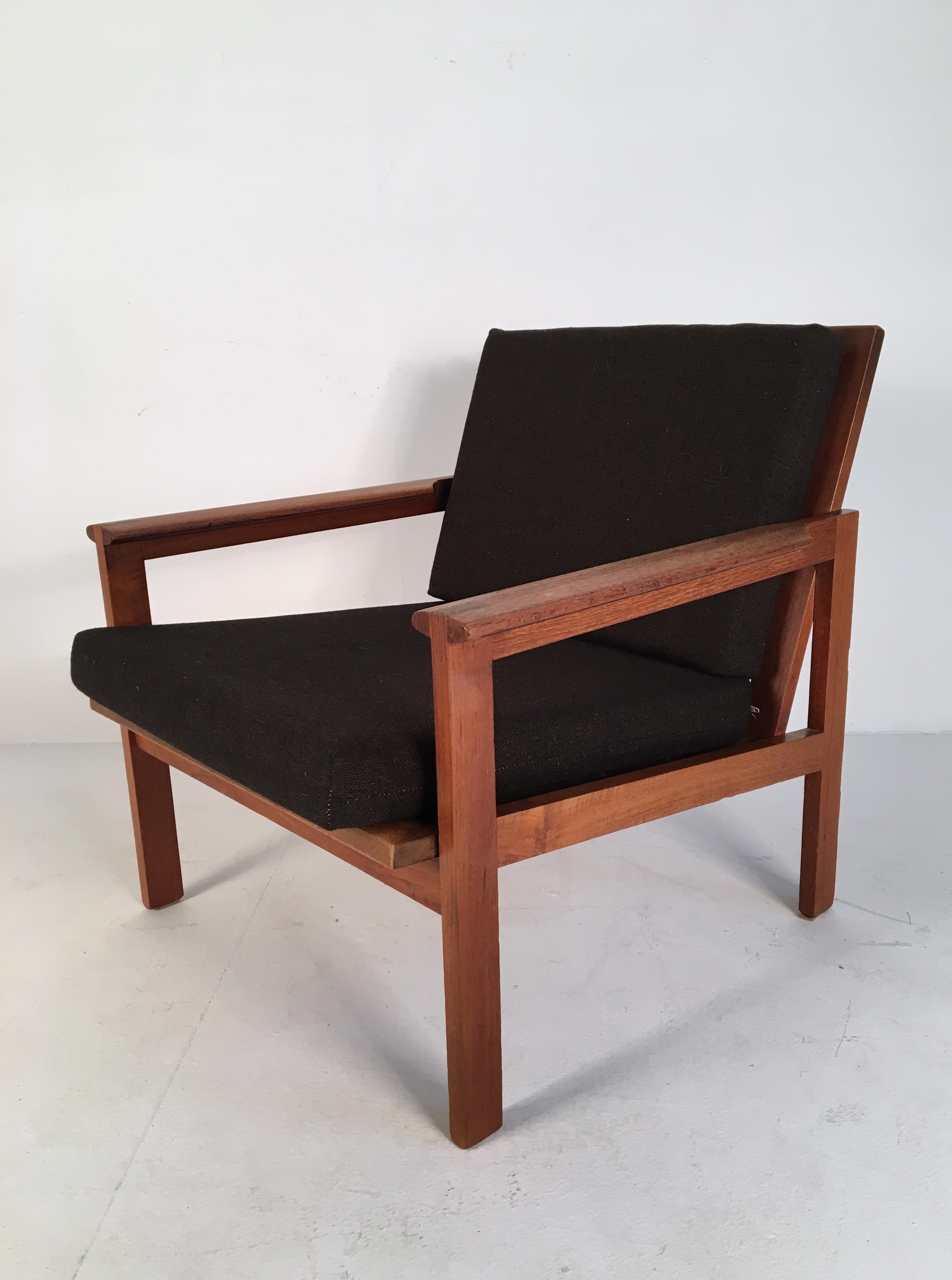 Danish Midcentury Brown Tweed & Teak Lounge Chair by Illum Wikkelsø Denmark, circa 1960 For Sale