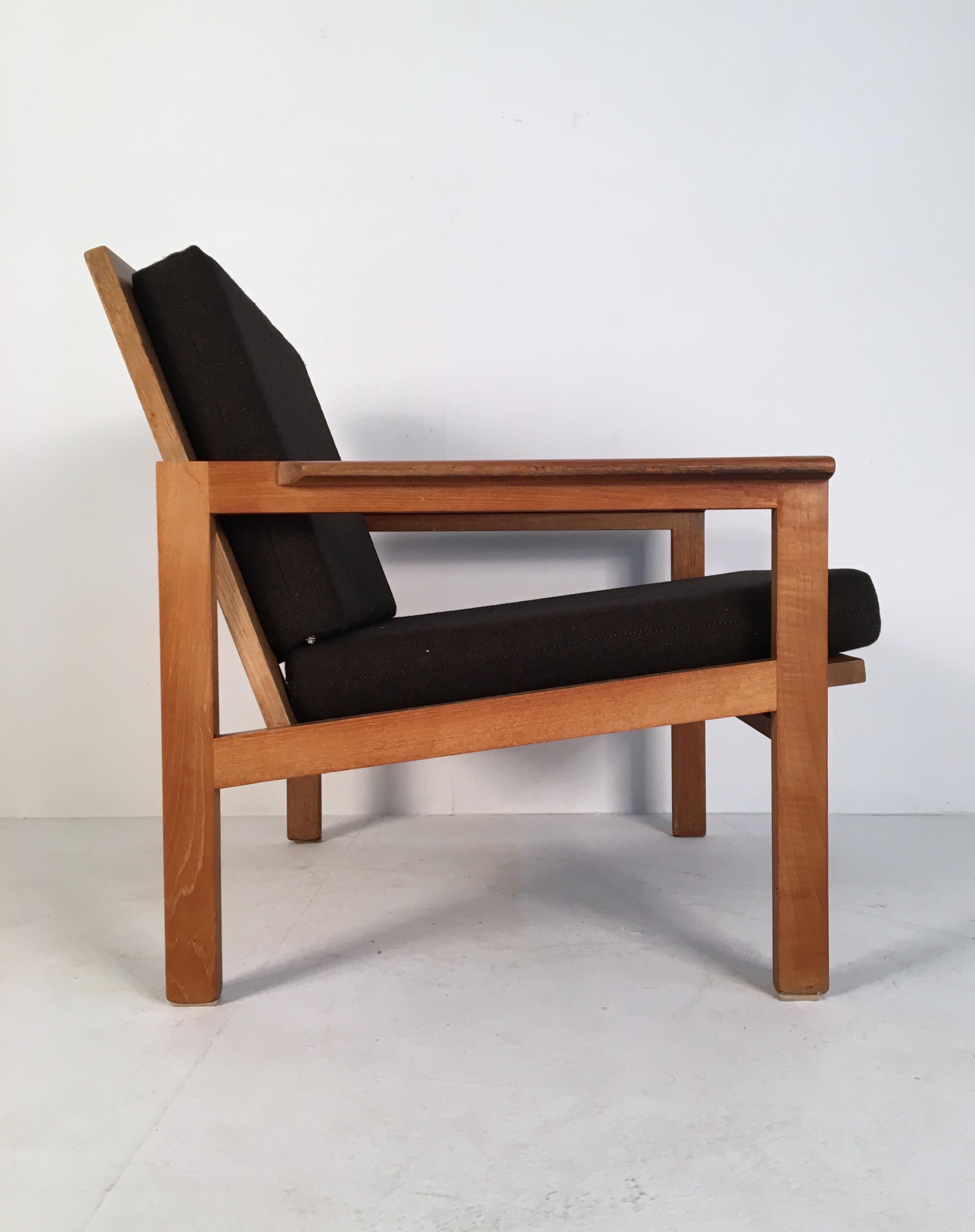 Midcentury Brown Tweed & Teak Lounge Chair by Illum Wikkelsø Denmark, circa 1960 For Sale 1