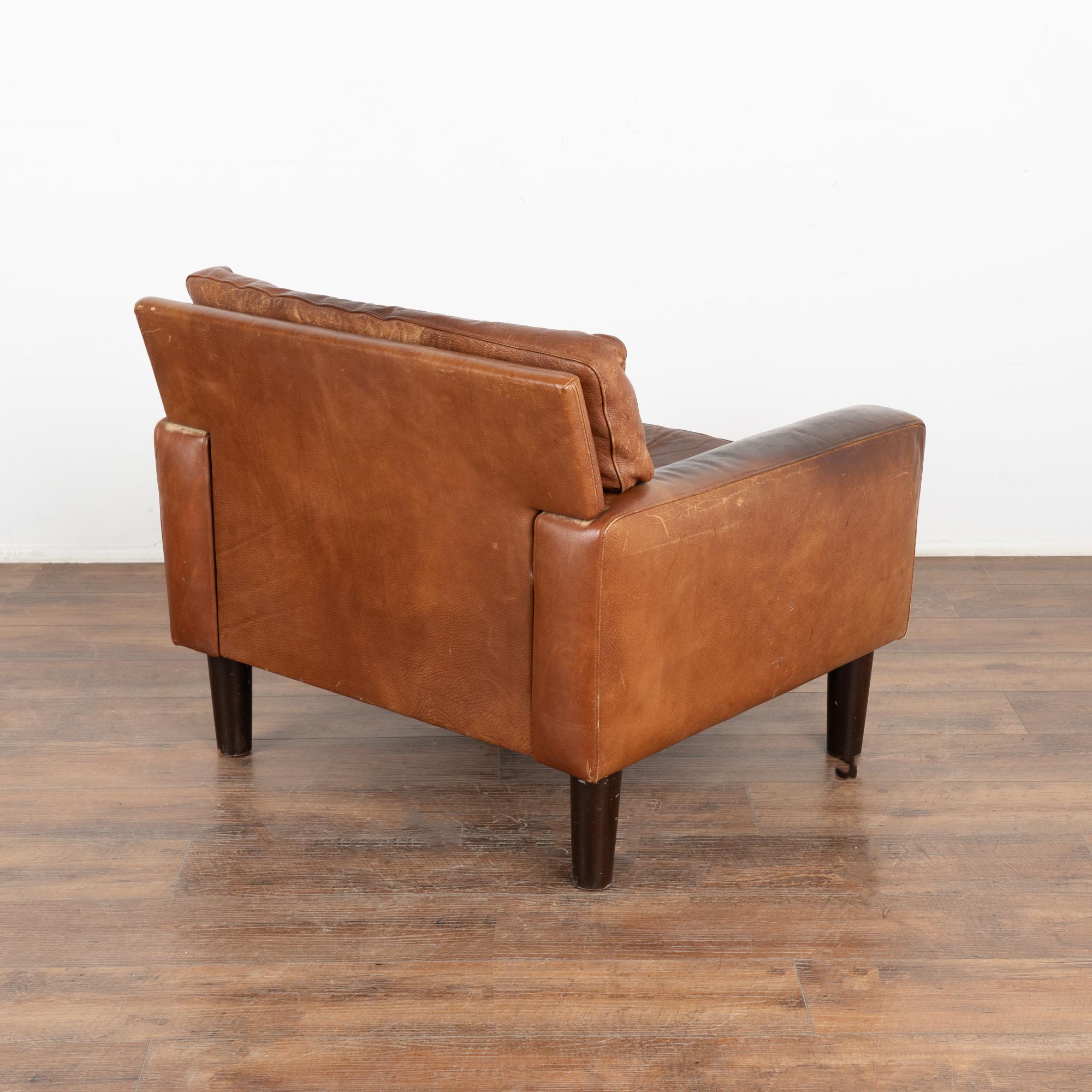 XX secolo Poltrona in pelle vintage marrone di metà secolo, Danimarca, circa 1960