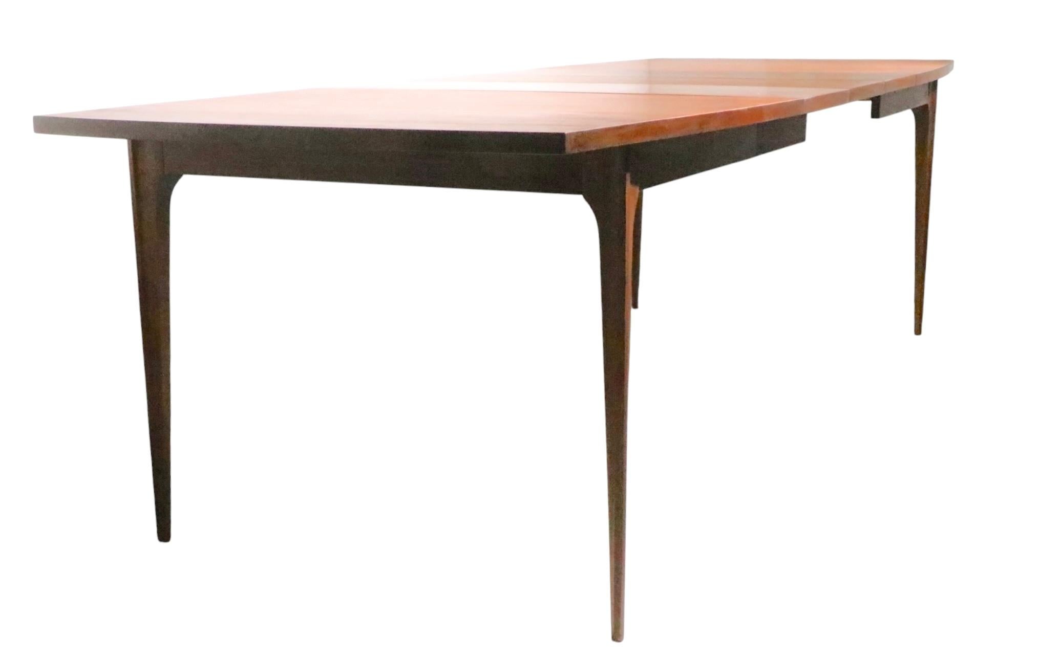 Milieu de siècle Broyhill Brasilia  Table de salle à manger avec 3 abattants en vente 3